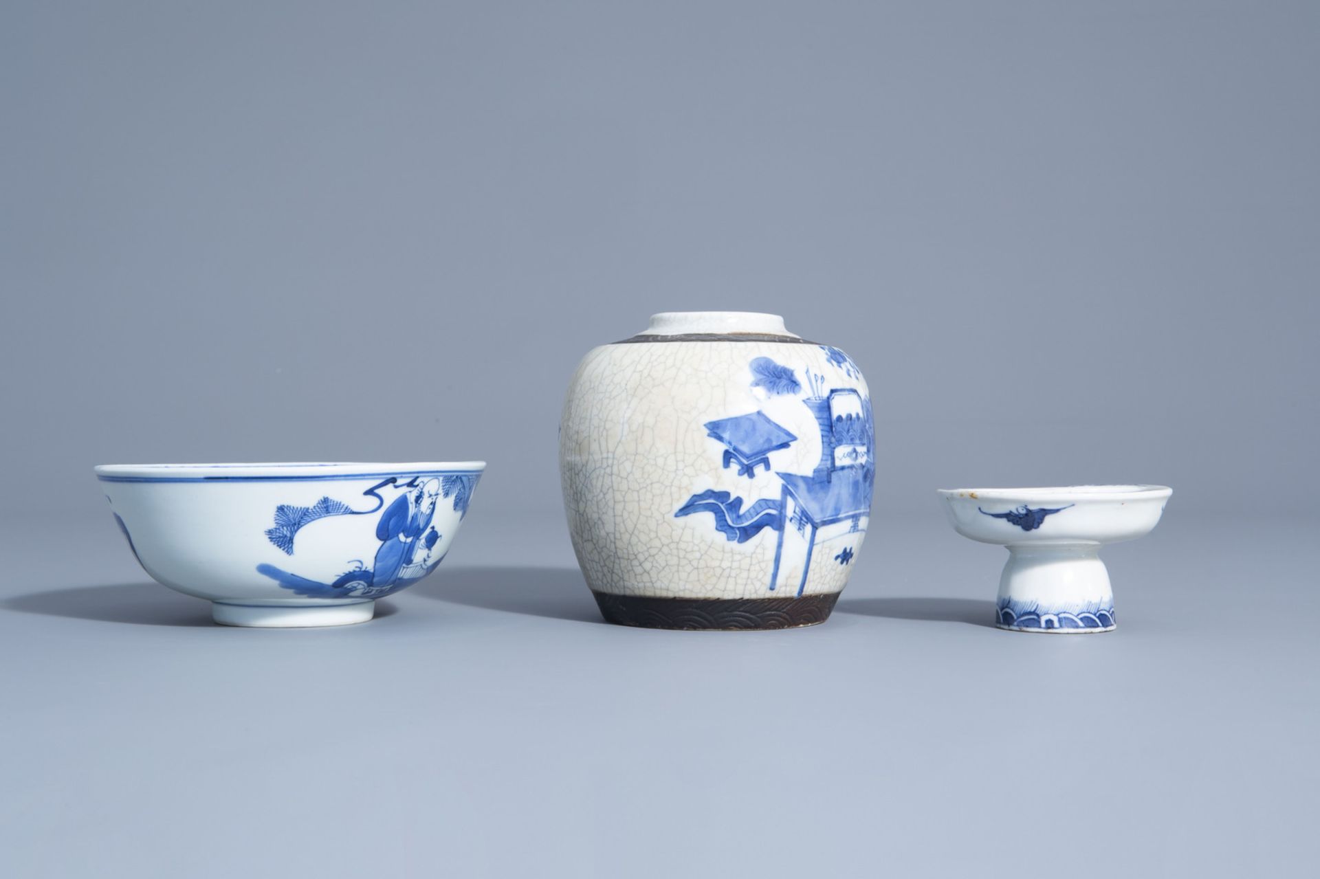 A varied collection of Chinese blue and white porcelain, 19th C. - Bild 5 aus 11