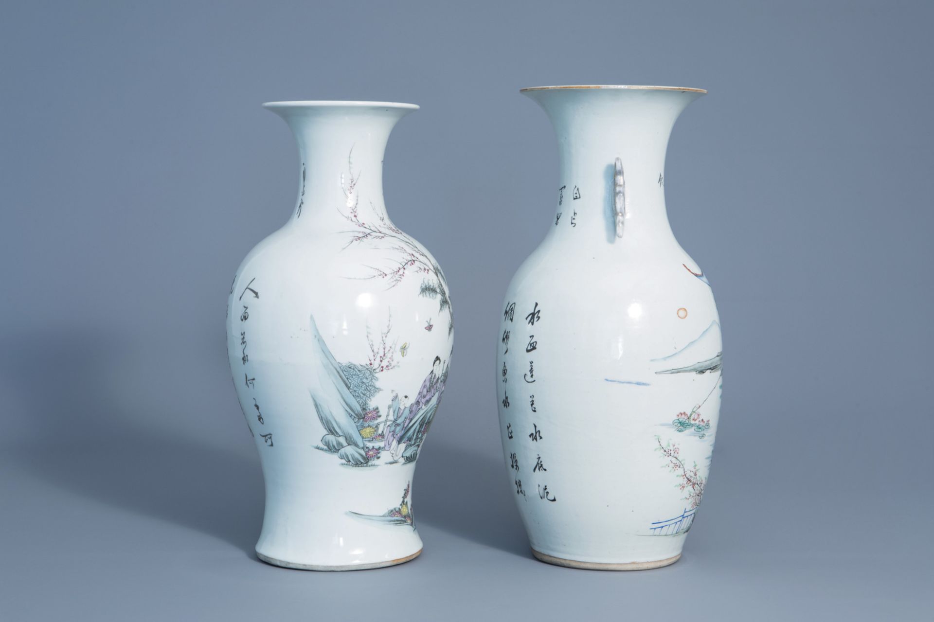 Two Chinese famille rose vases with figures in a garden, 19th/20thC. - Bild 2 aus 6