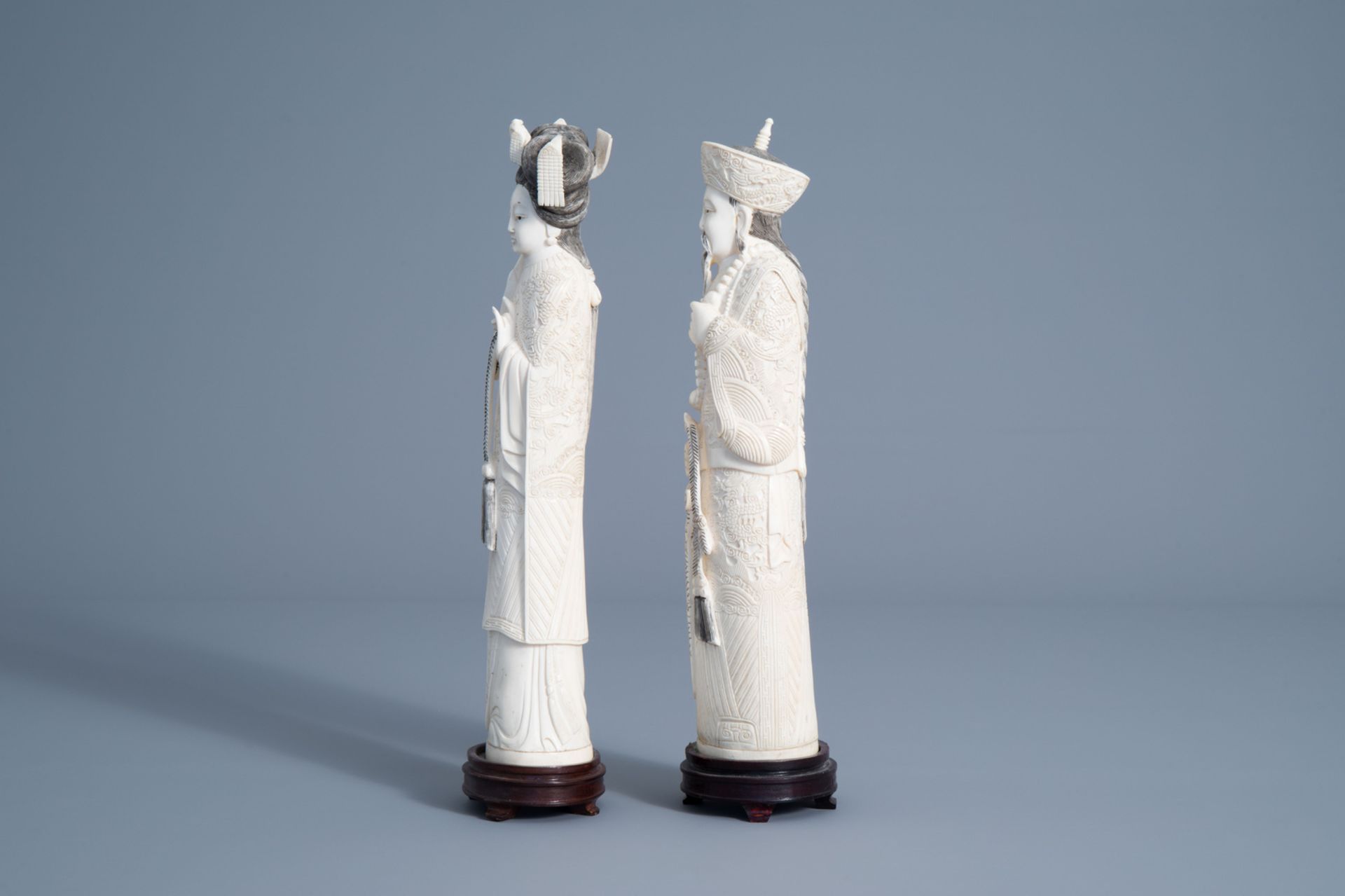 A pair of Chinese carved figures of the emperor couple on wooden stands, about 1920 - Image 4 of 6