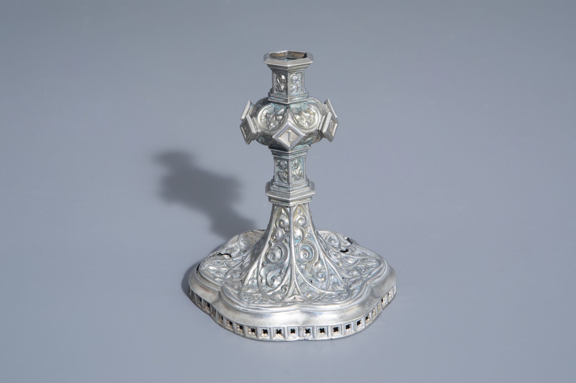 A silver plated Gothic Revival candlestick, France, 19th/20th C. - Bild 2 aus 19