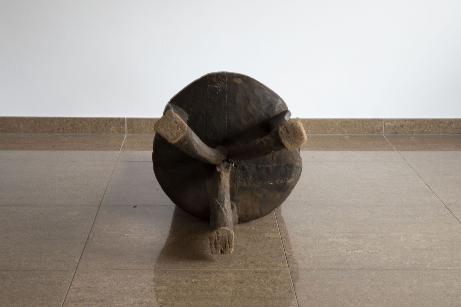 An African wooden chiefÕs chair or throne, Luguru, Tanzania, 20th C. - Image 6 of 7