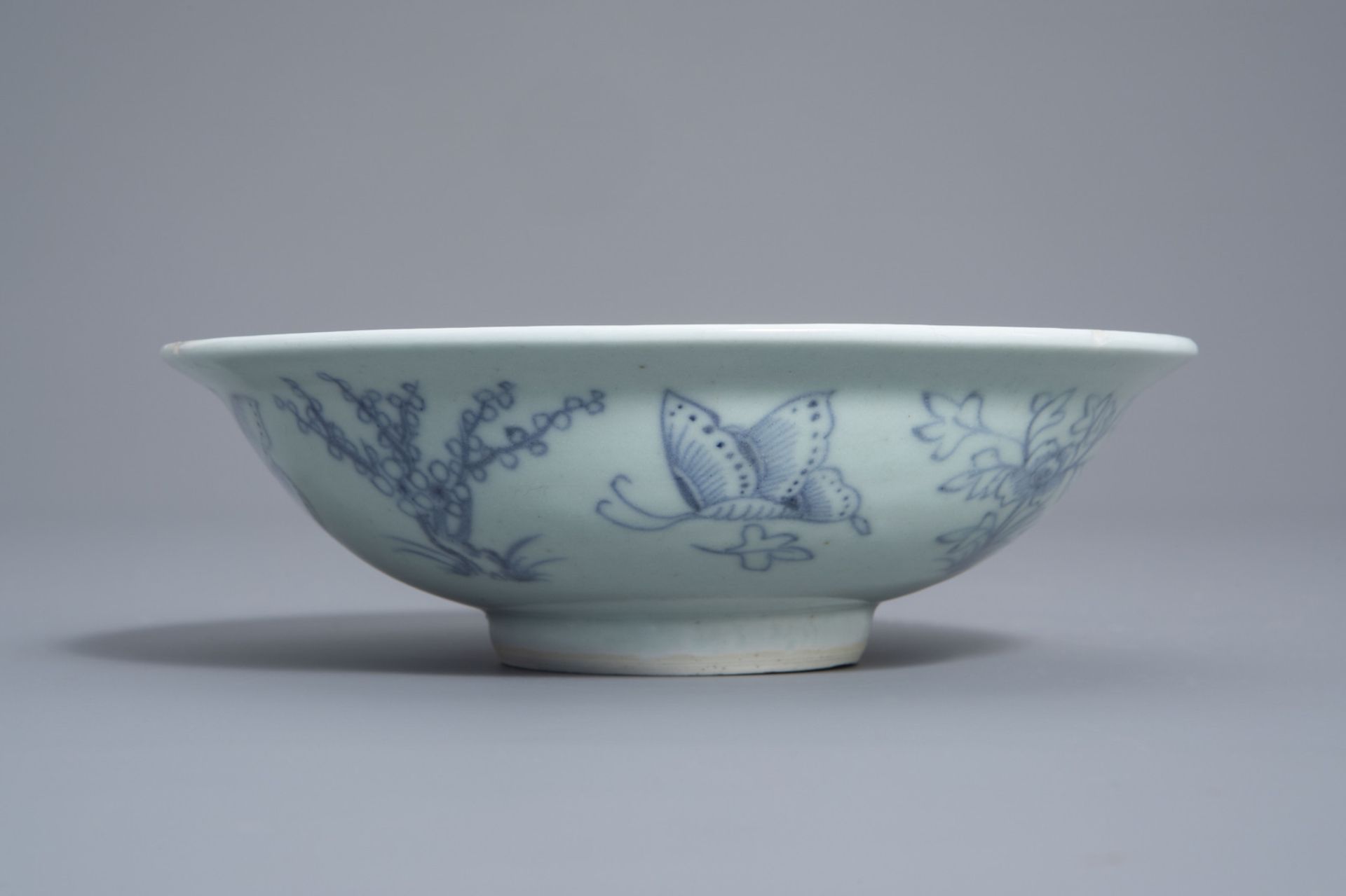 A varied collection of Chinese blue, white and iron red porcelain, Kangxi and later - Bild 19 aus 23