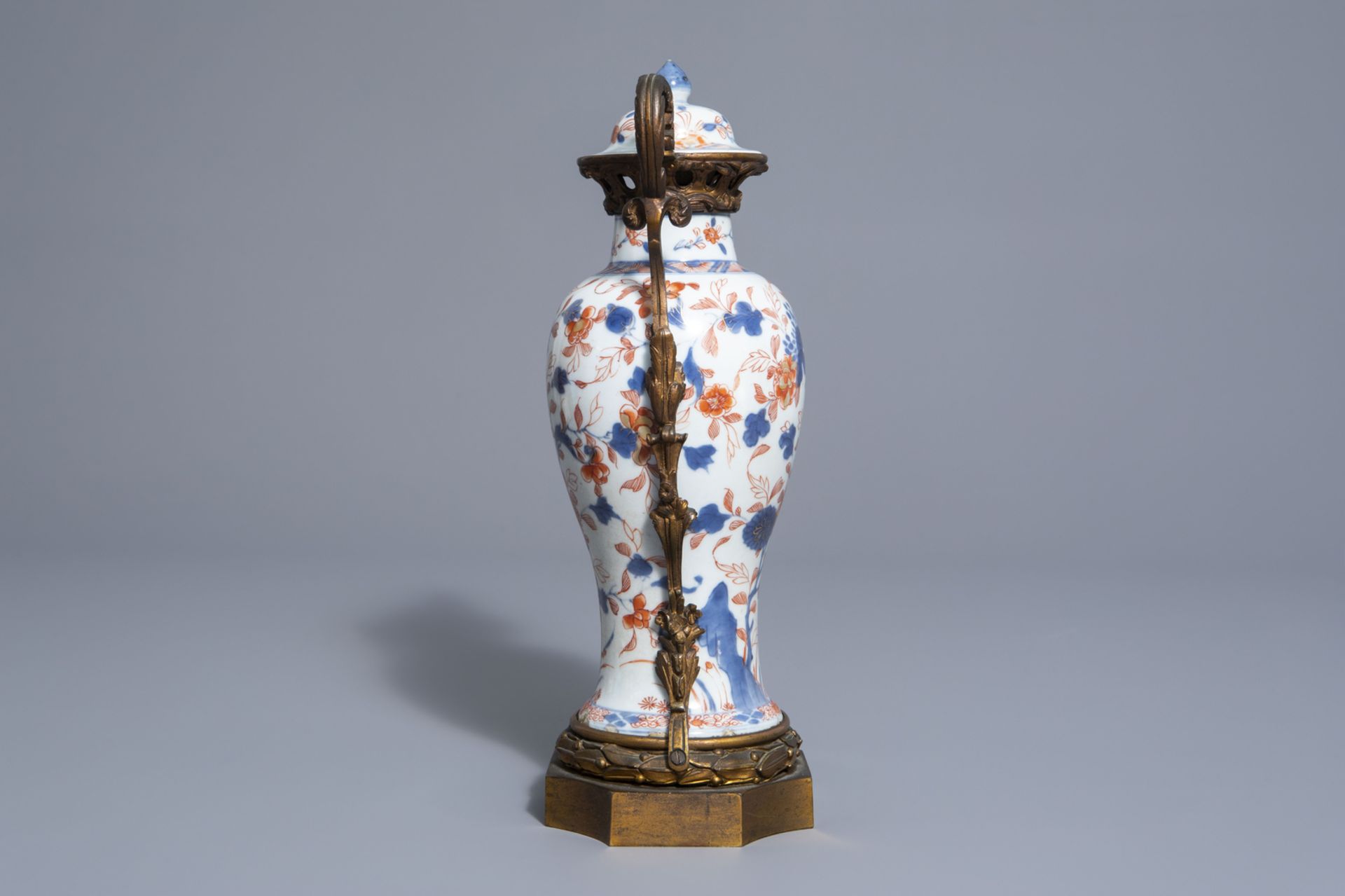 A Chinese Imari style bronze mounted vase and cover, Kangxi - Bild 5 aus 7