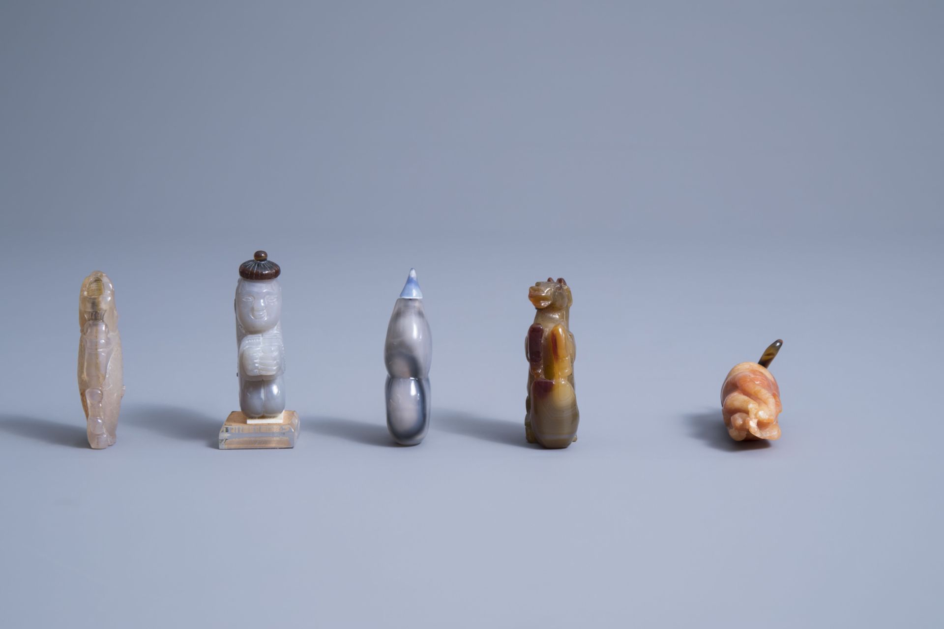 Ten Chinese hardstone and agate snuff bottles, 19th/20th C. - Image 11 of 13