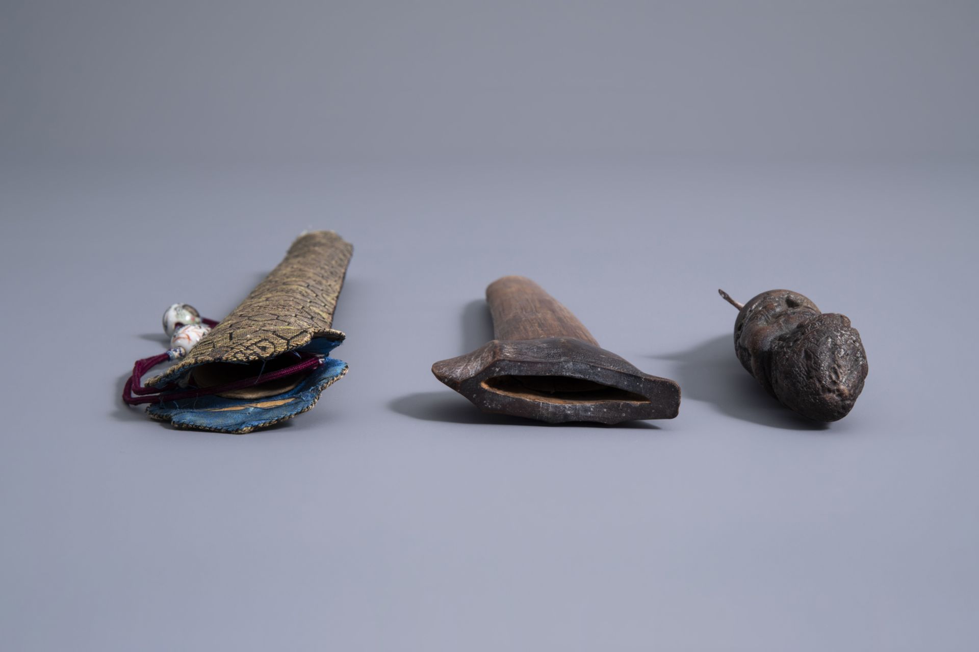 Three Tibetan miniature weapons, an Indonesian betel nut cracker and a kris, 19th/20th C. - Image 10 of 11
