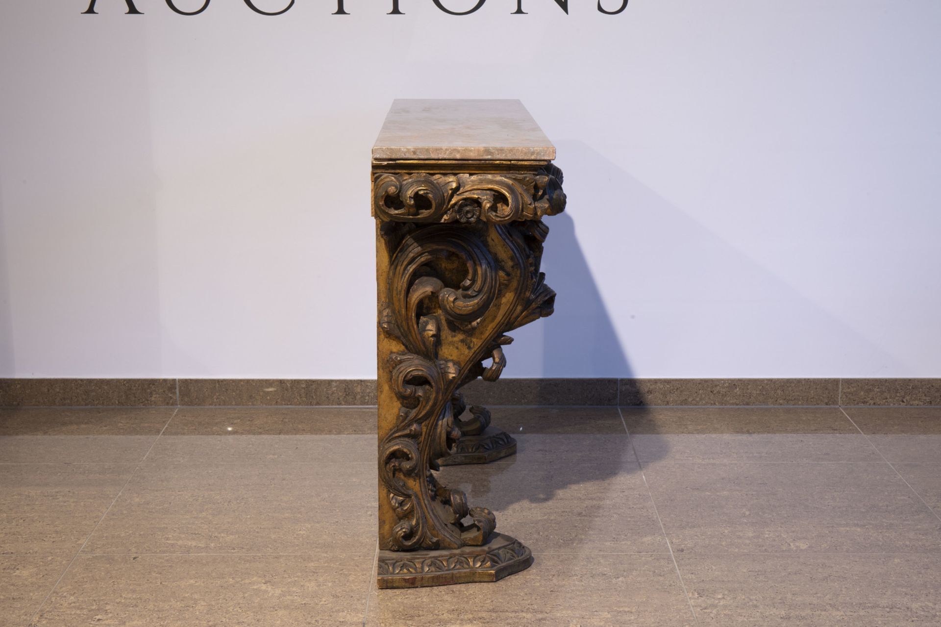 A Portuguese wooden wall console with marble top and matching Louis XV style mirror, 20th C. - Image 3 of 9