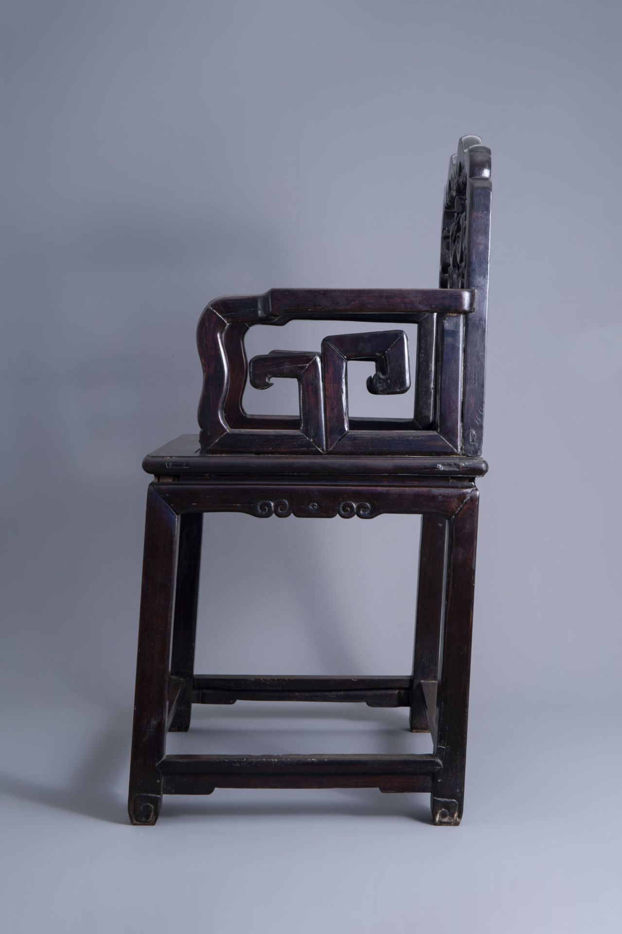 A Chinese wooden chair, 19th C. - Image 5 of 7