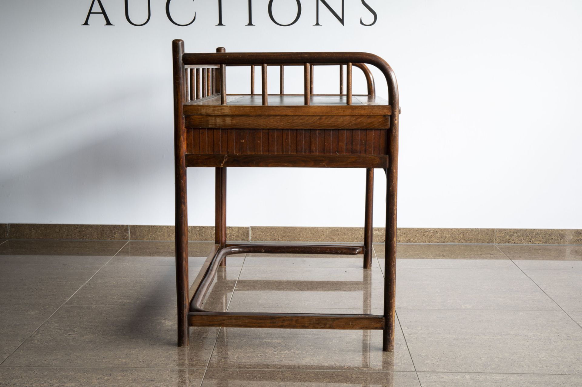 Attributed to Josef Hoffmann (1870-1956): A bentwood writing desk, Austria, beginning of the 20th C. - Image 4 of 12