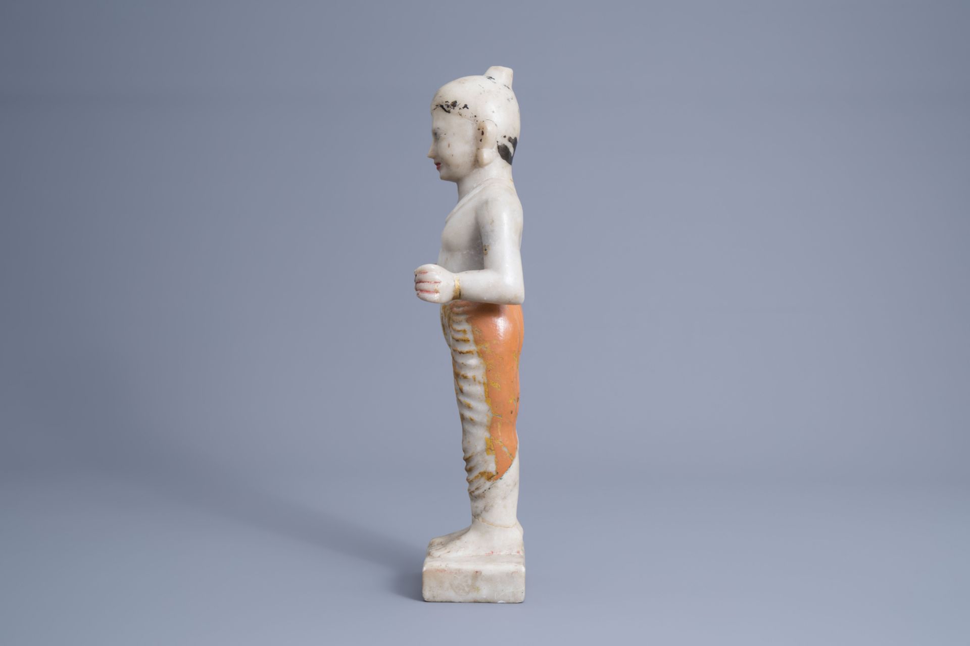 A Jain marble figure of Tirthankara, 19th C. - Image 4 of 7