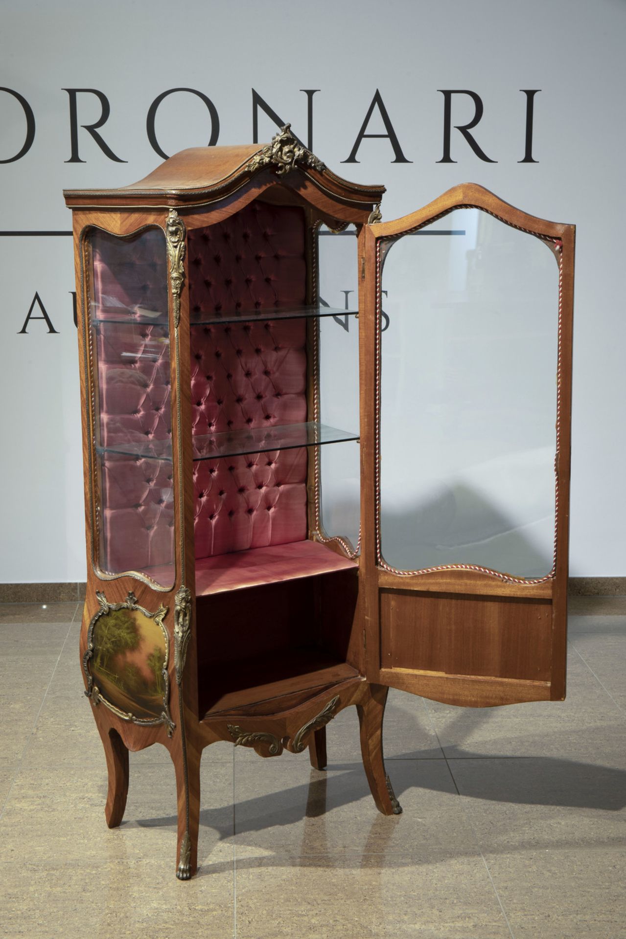 A French veneered wooden bronze mounted Louis XV style display cabinet, 19th/20th C. - Image 2 of 7