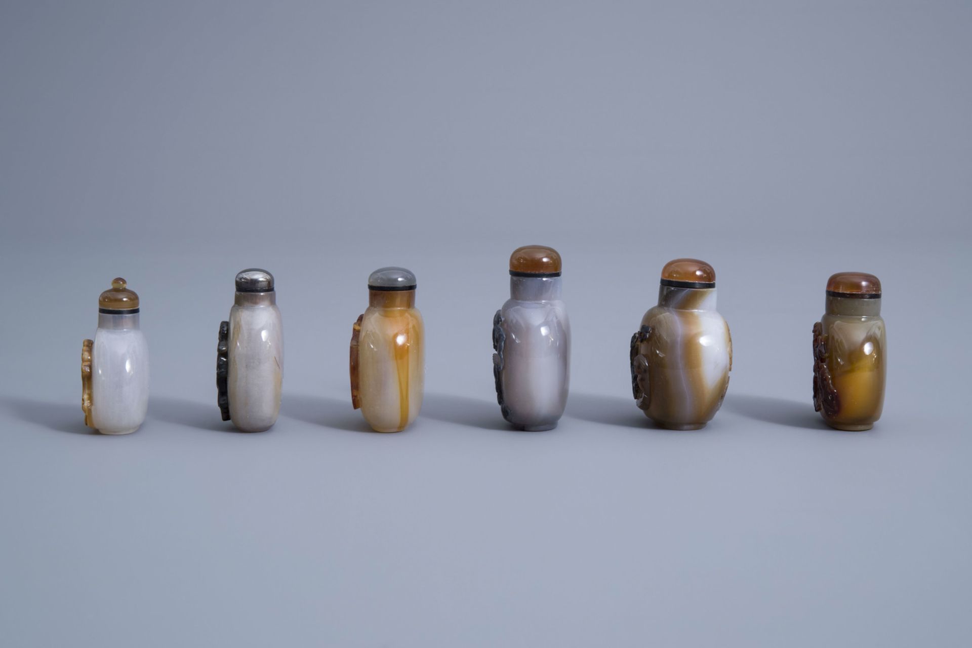 Twelve Chinese agate snuff bottles, 19th/20th C. - Image 6 of 14