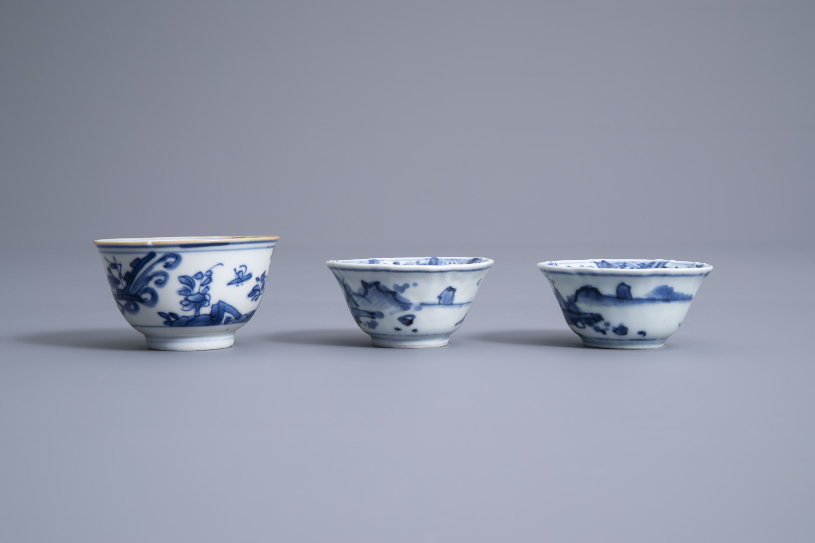 Nine Chinese blue and white cups and fourteen saucers, Kangxi - Image 15 of 16