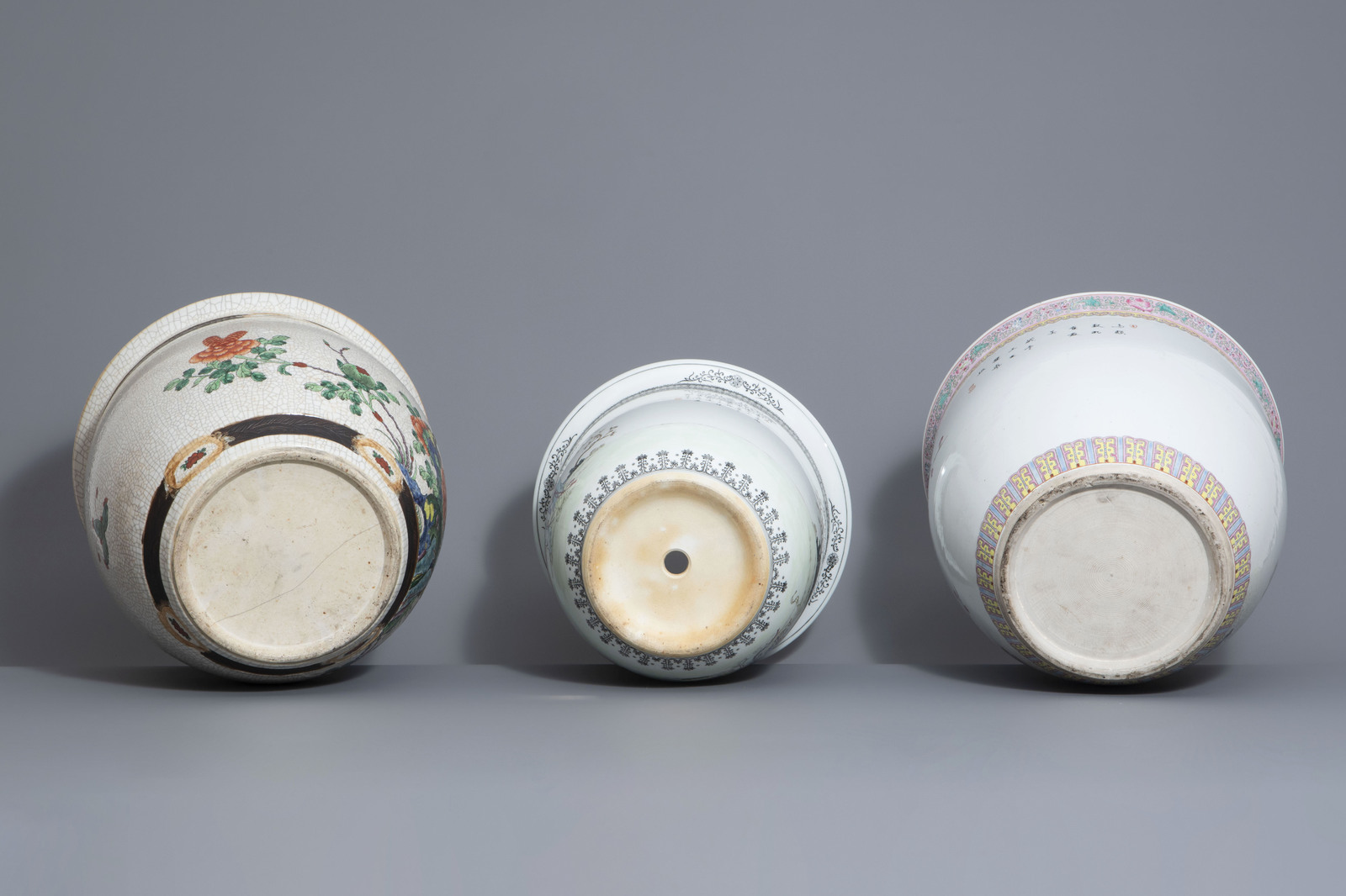 Three Chinese famille rose and Nanking crackle glazed fish bowls and jardinires, 19th/20th C. - Image 7 of 9