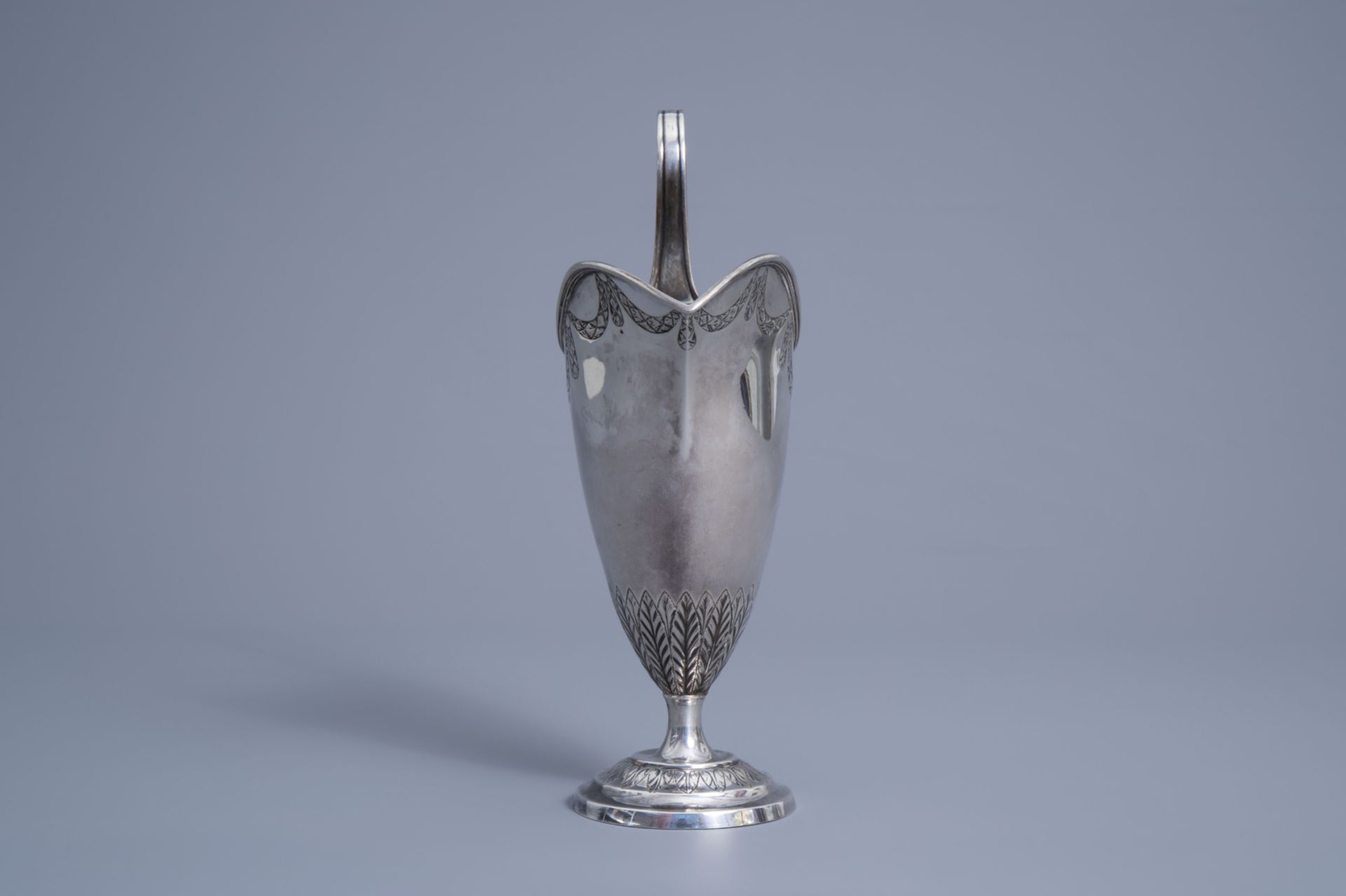 A French Neoclassic silver jug, maker's mark V with a flower, 18th/19th C. - Image 5 of 8