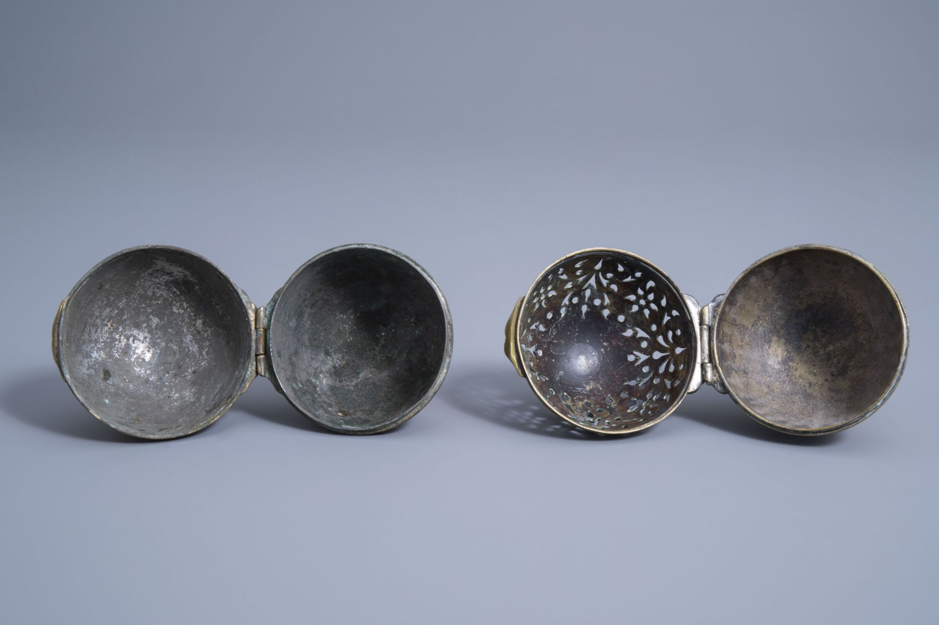 Two French Baroque sphere shaped hand warmers, ca. 1700 - Image 9 of 9