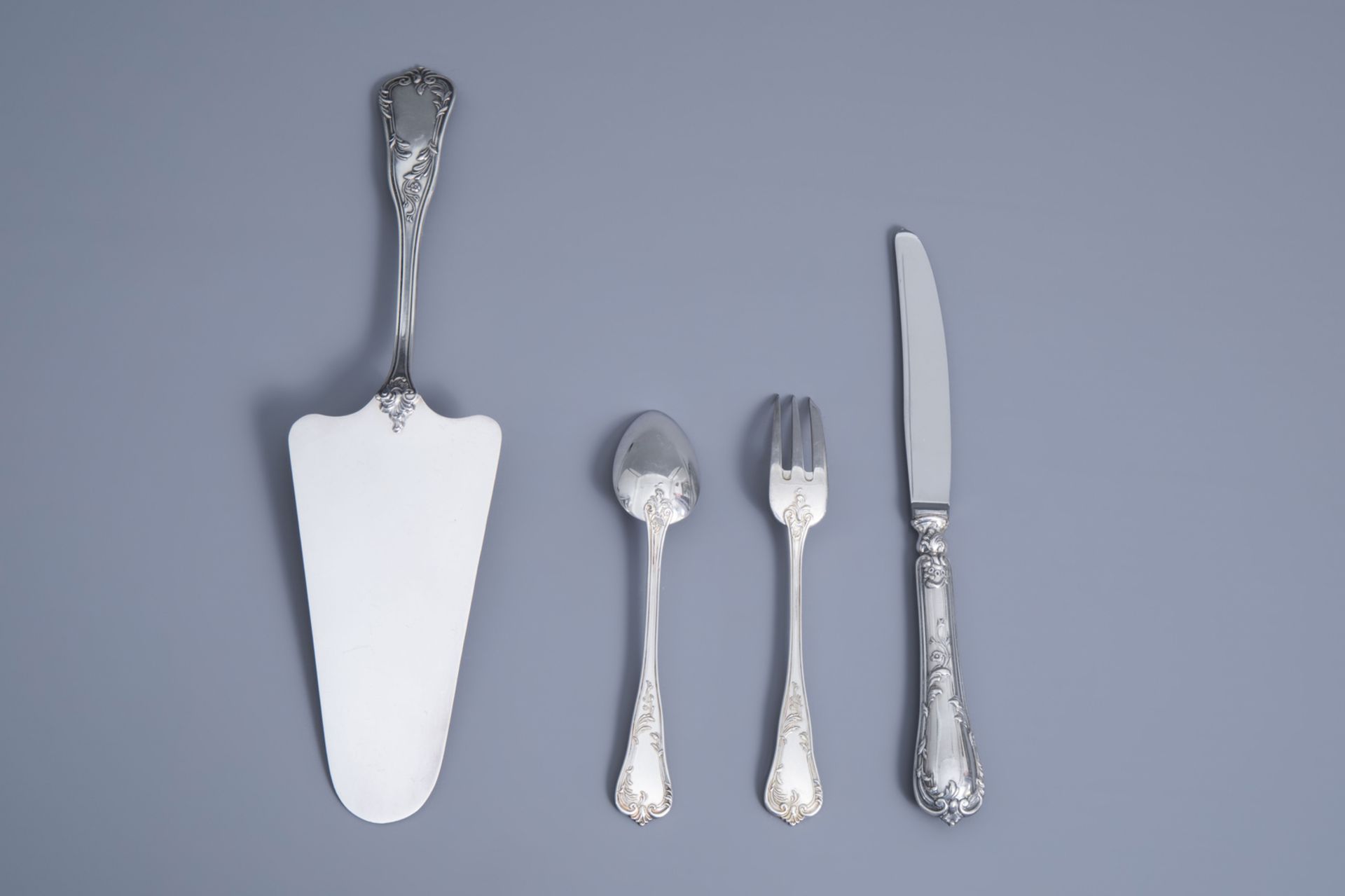 A silver 38-piece dessert cutlery, maker's mark Delheid Frres, 835/000 and a silver tray, 800/000, - Image 3 of 16