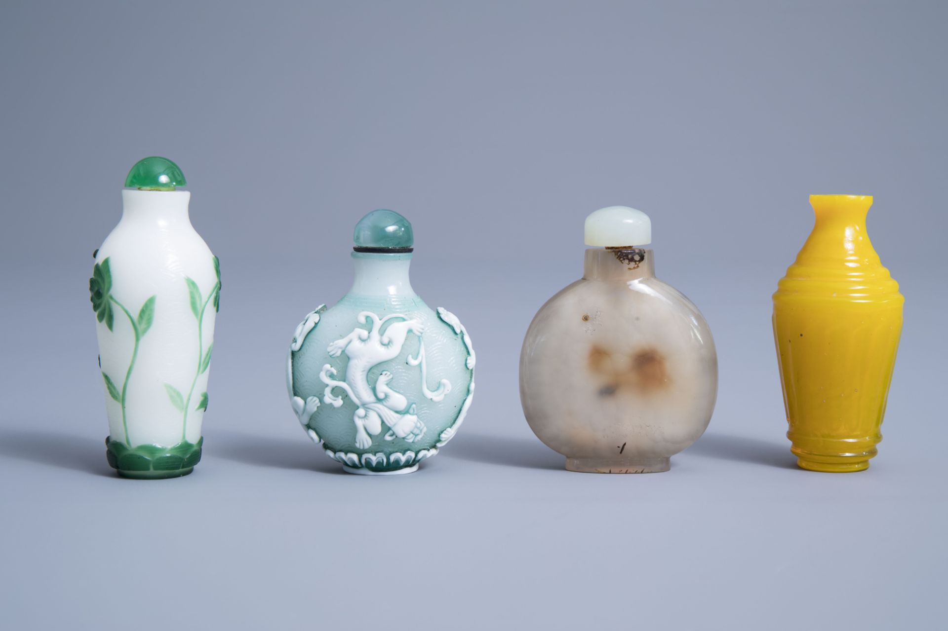 Eight various Chinese glass snuff bottles, 19th/20th C. - Image 10 of 13