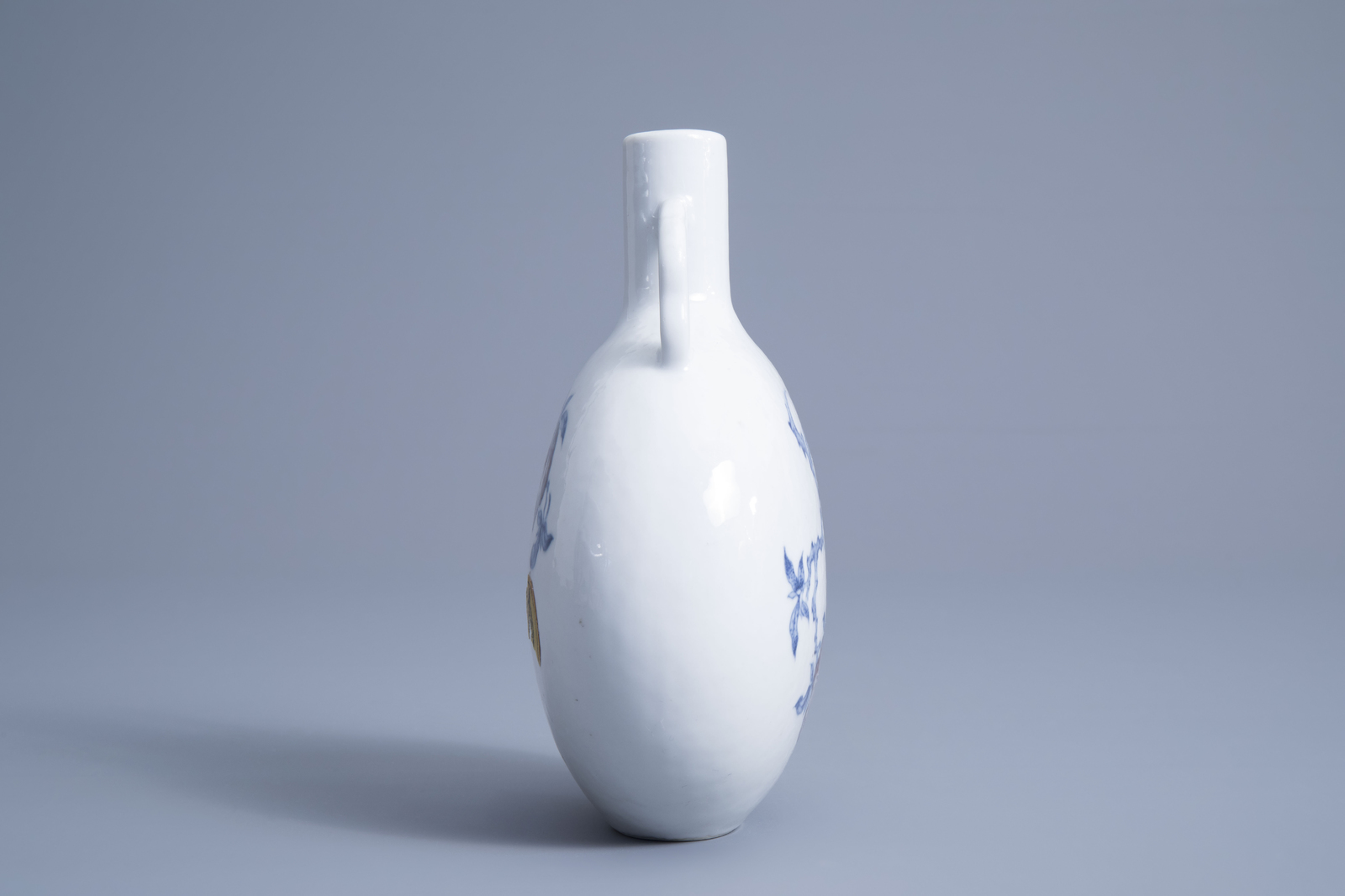 A Chinese blue, white and underglaze red moon flask, Qianlong mark, 19th/20th C. - Image 2 of 6