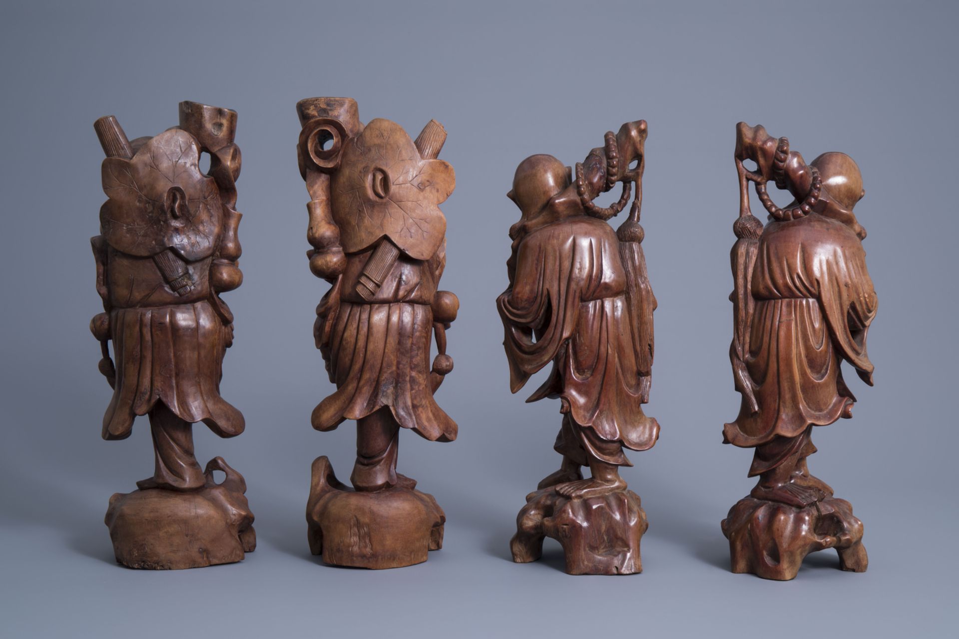 Four Chinese carved wooden figures of immortals, 19th/20th C. - Image 4 of 7