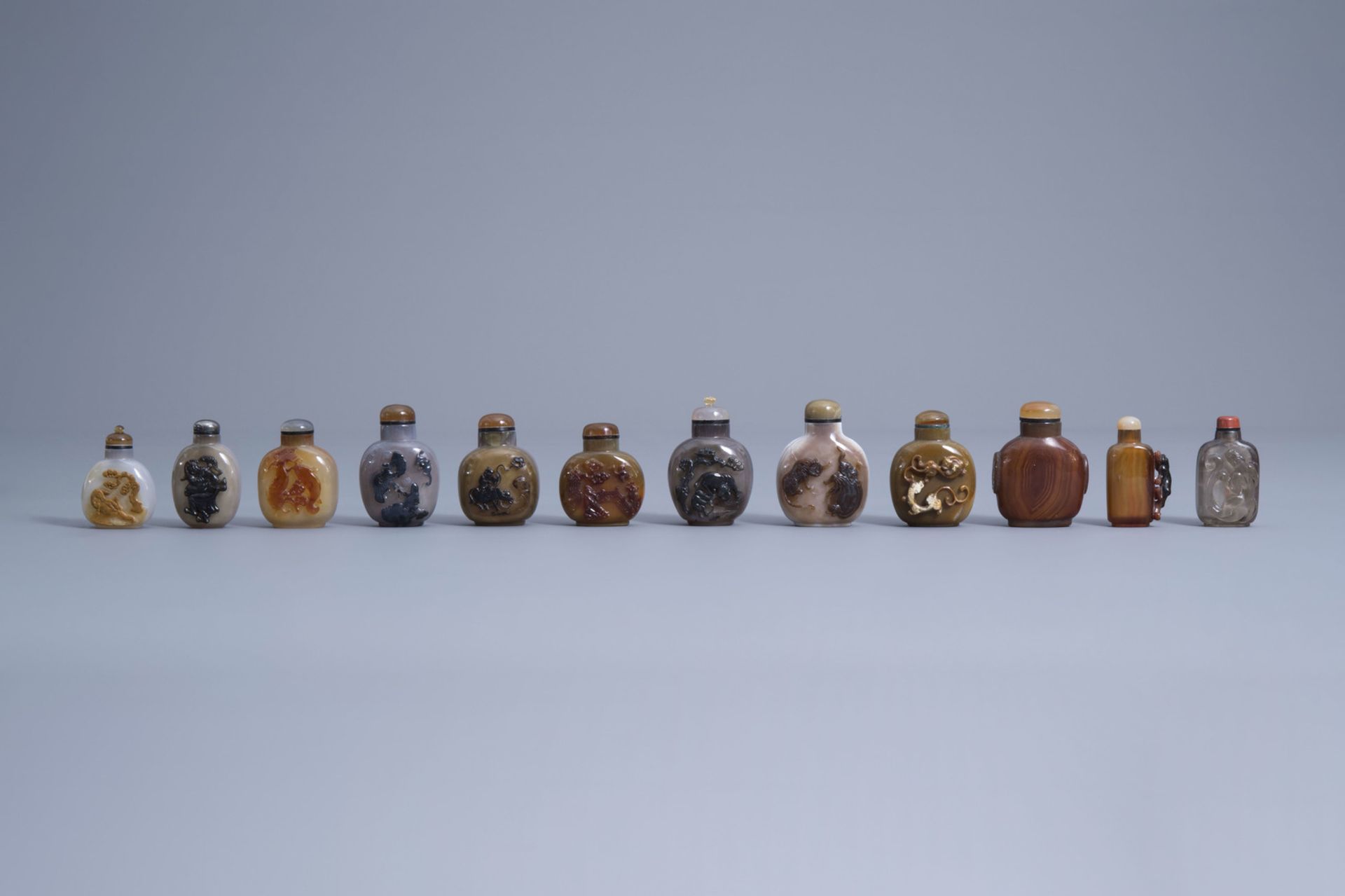 Twelve Chinese agate snuff bottles, 19th/20th C. - Image 2 of 14