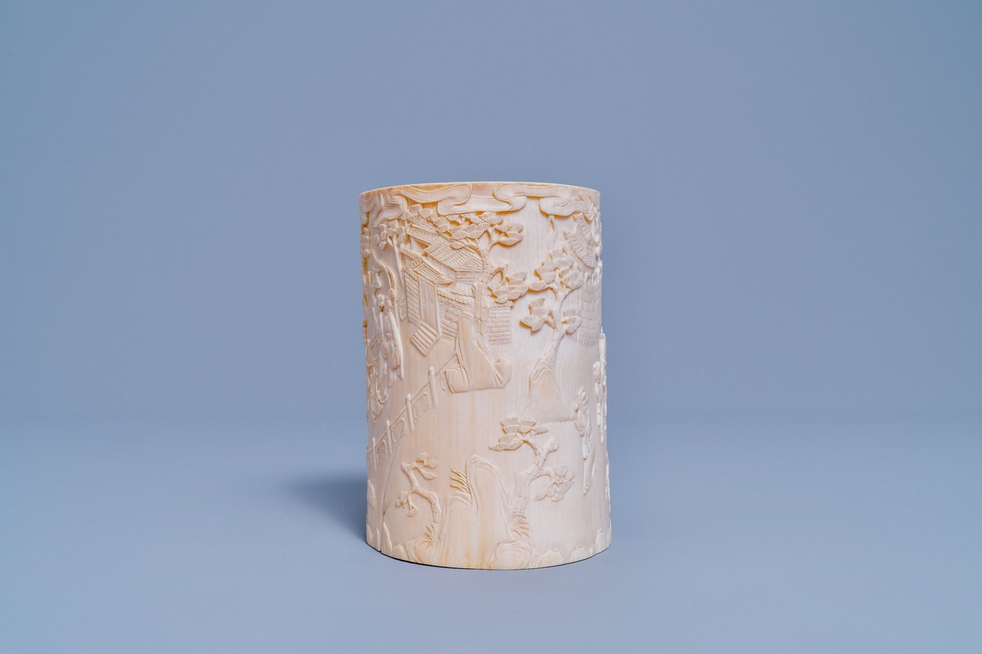 A Chinese ivory brush pot, 18th/19th C. - Image 6 of 7