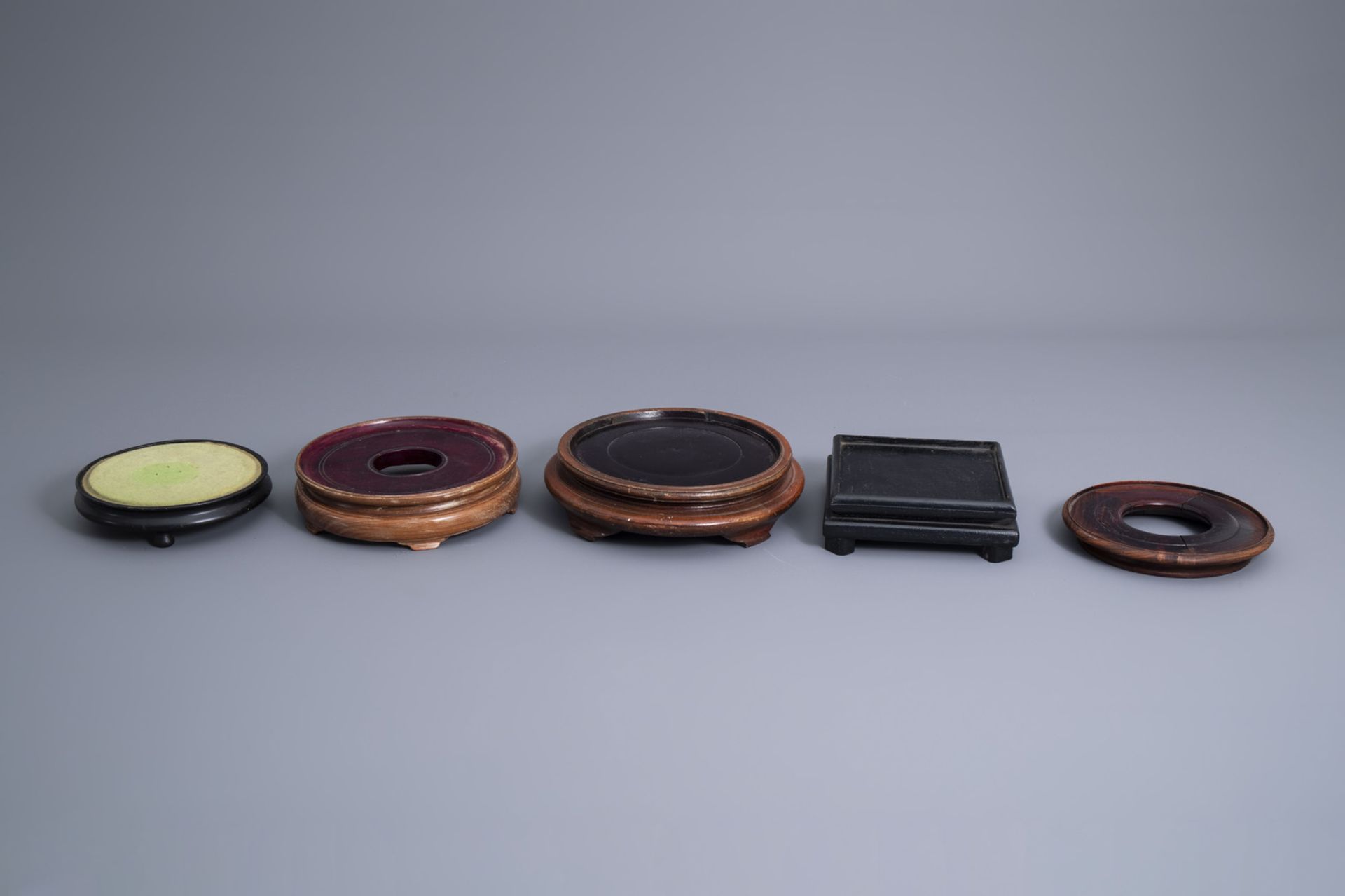 A collection of Chinese wooden stands and a collection of plate holders, 19th/20th C. - Image 4 of 13