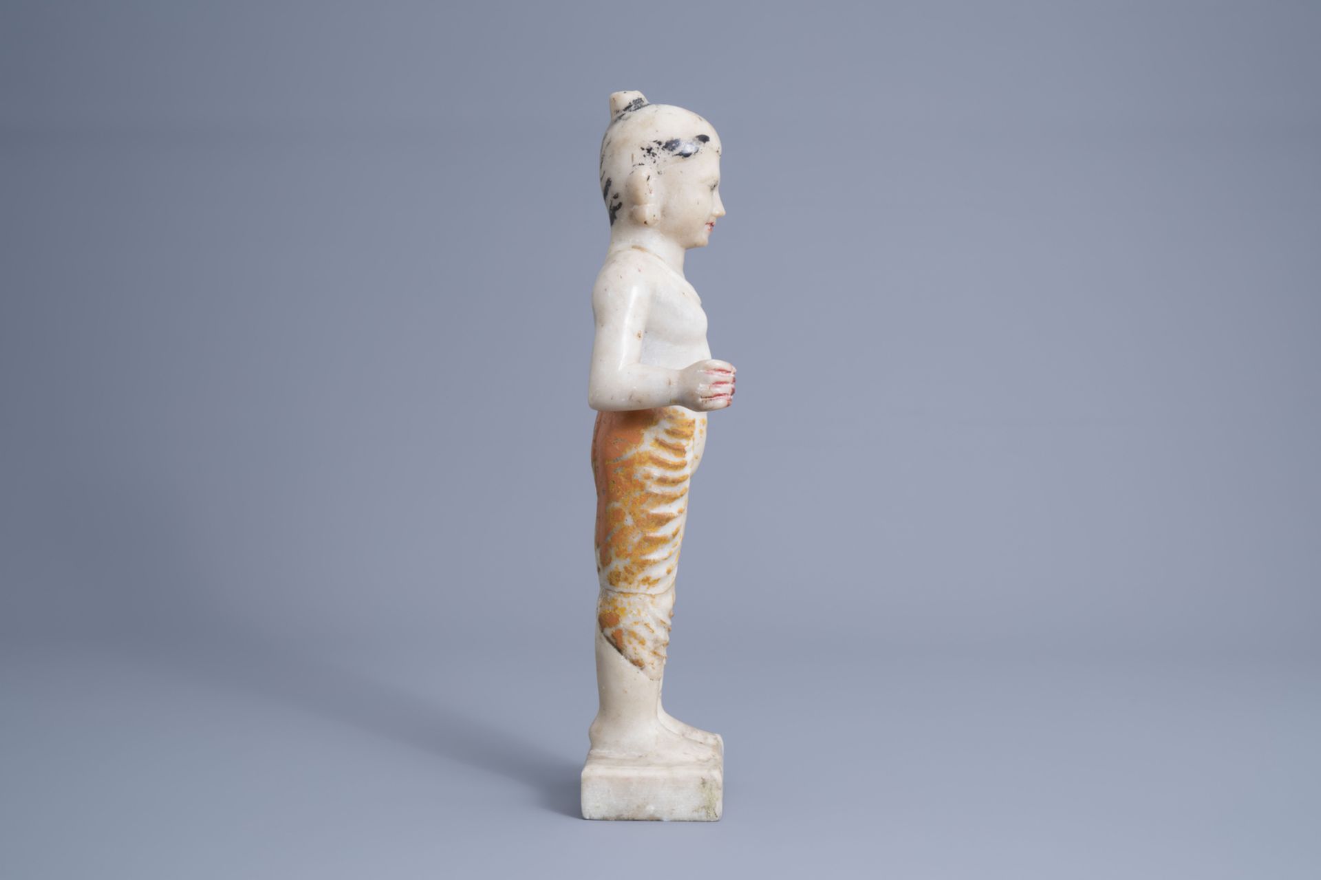 A Jain marble figure of Tirthankara, 19th C. - Image 2 of 7