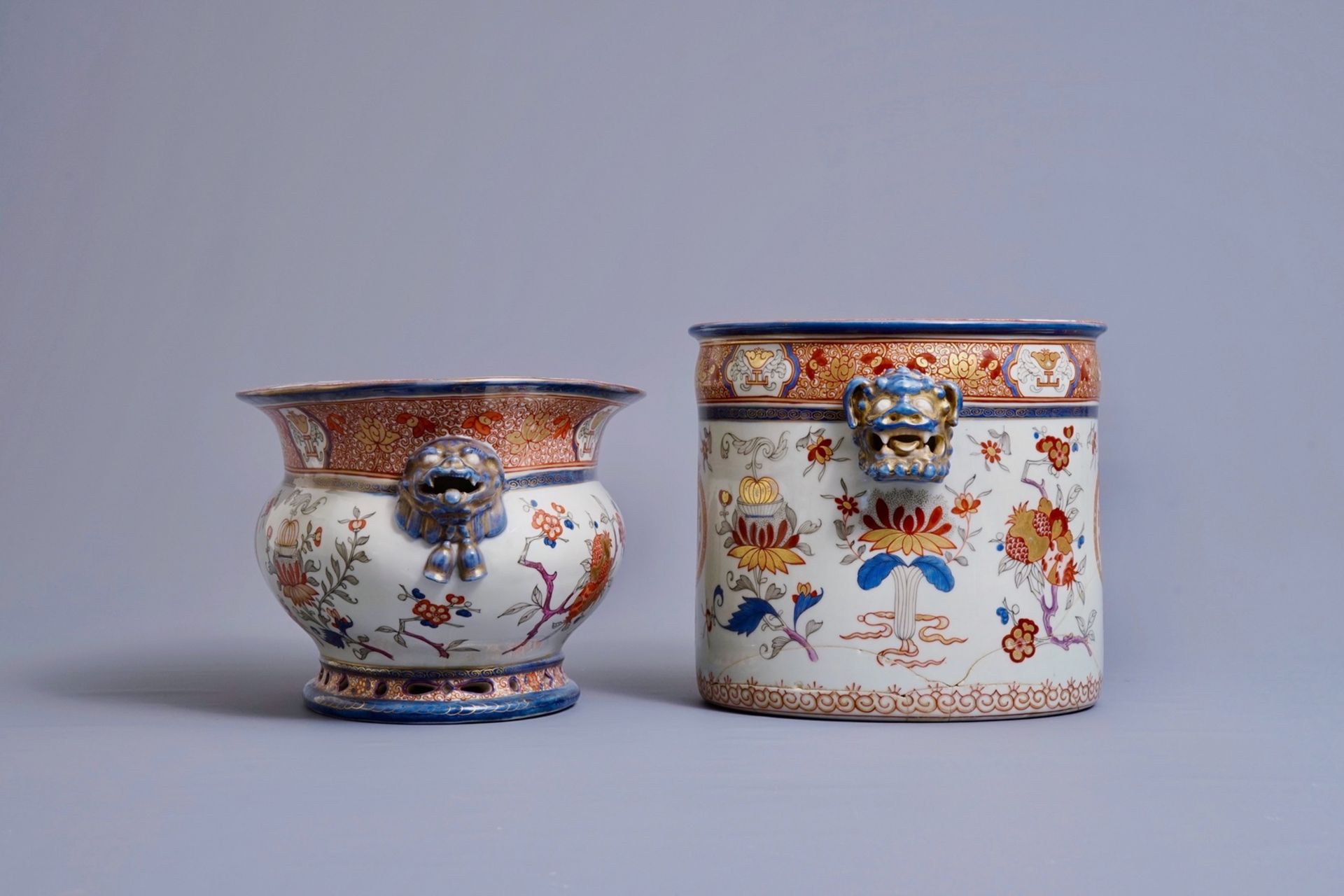 Two coolers with arms of King Louis XV of France in the Chinese export porcelain style, Samson, Pari - Image 5 of 7
