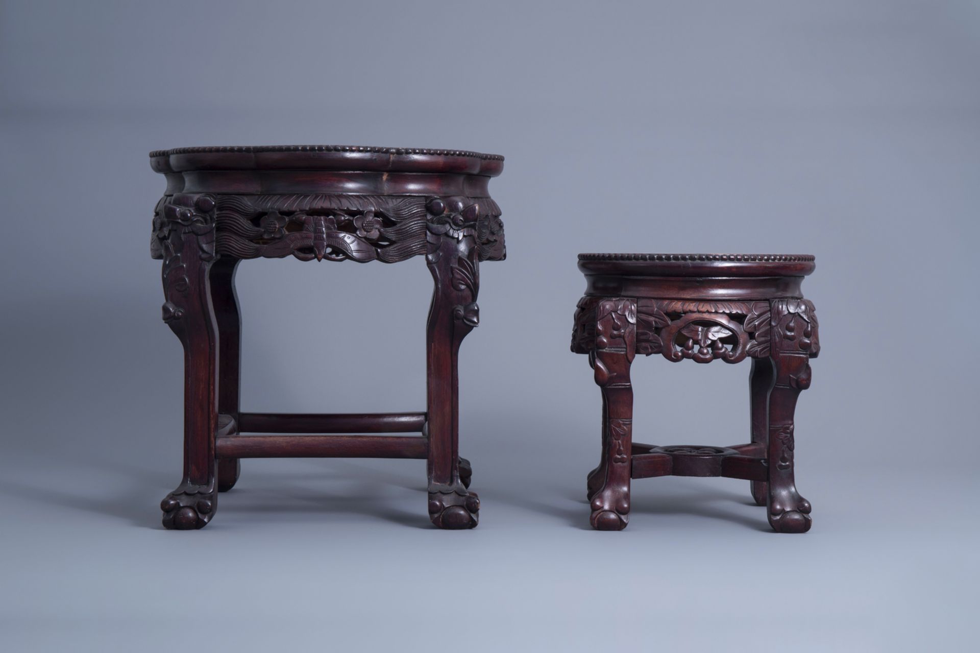 Two Chinese carved wooden stands with marble top, 19th/20th C. - Image 4 of 7