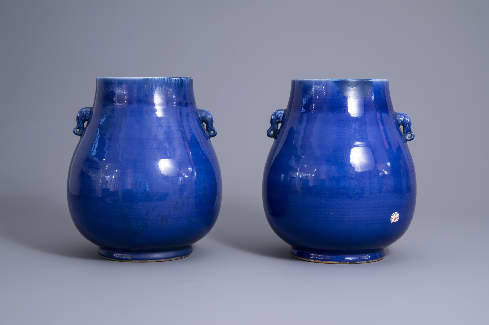 A pair of Chinese monochrome blue 'hu' vases, 19th C. - Image 4 of 8