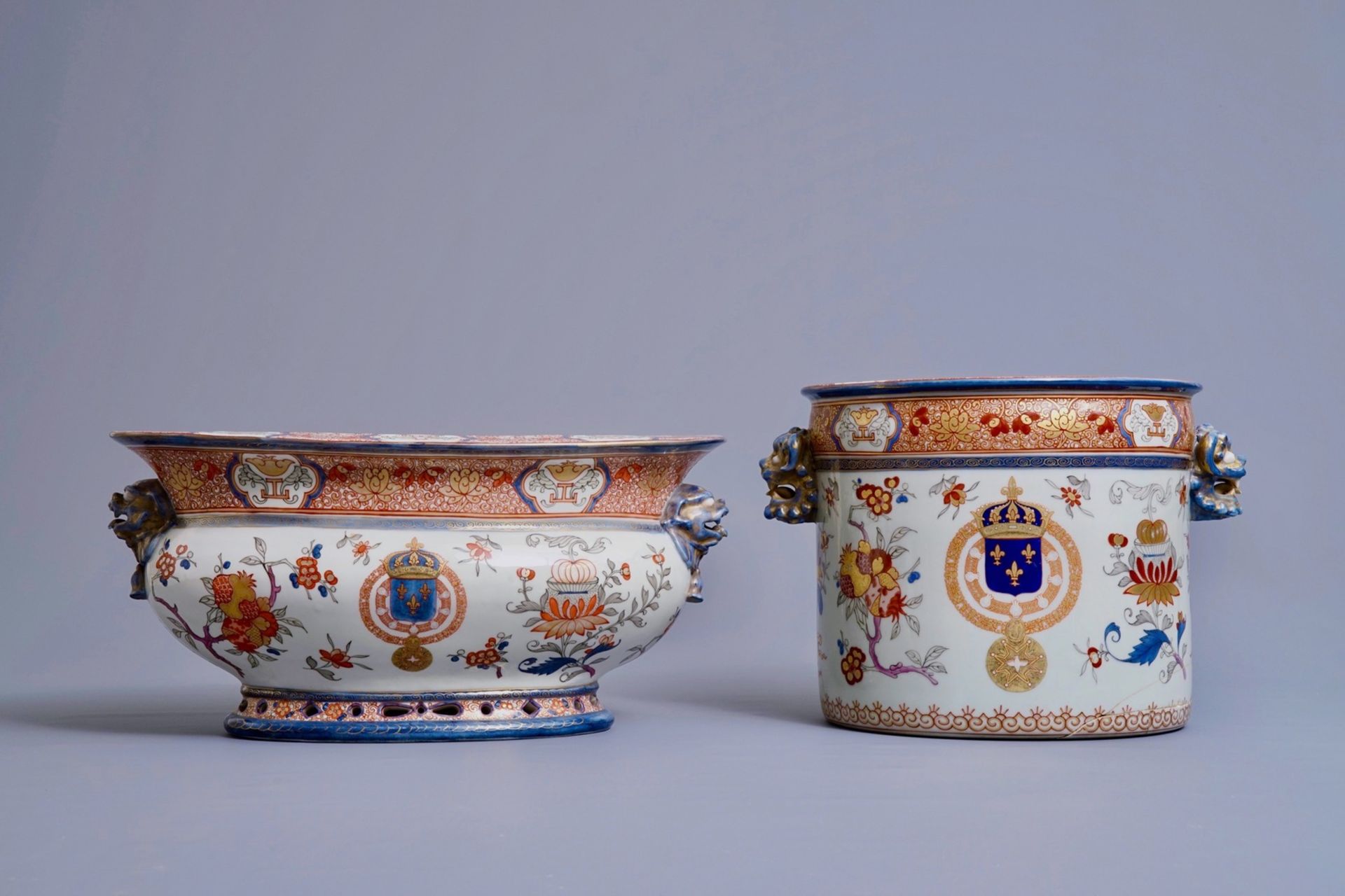 Two coolers with arms of King Louis XV of France in the Chinese export porcelain style, Samson, Pari - Image 2 of 7