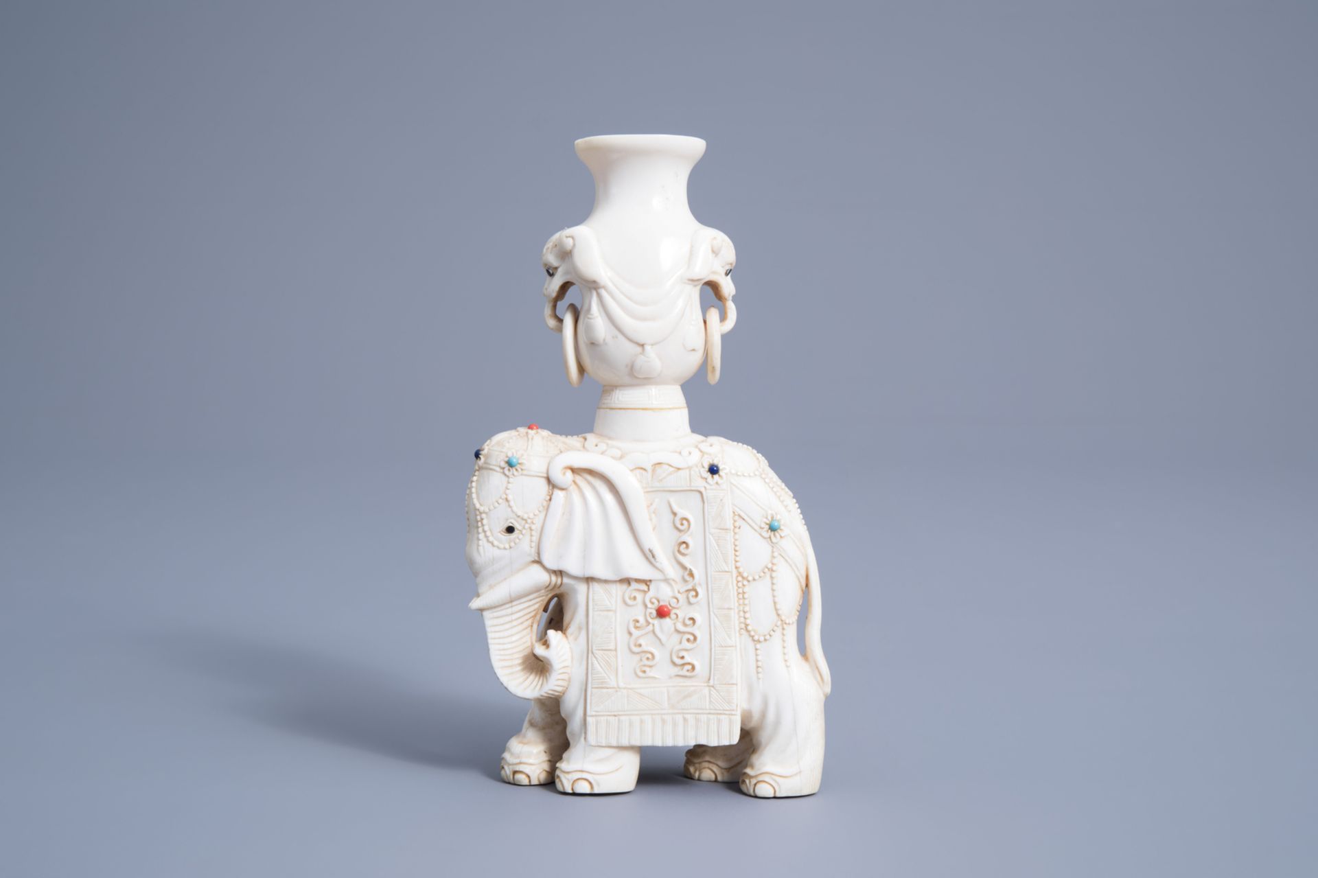 A Chinese inlaid ivory figure of an elephant with a vase, 19th C. - Image 2 of 7