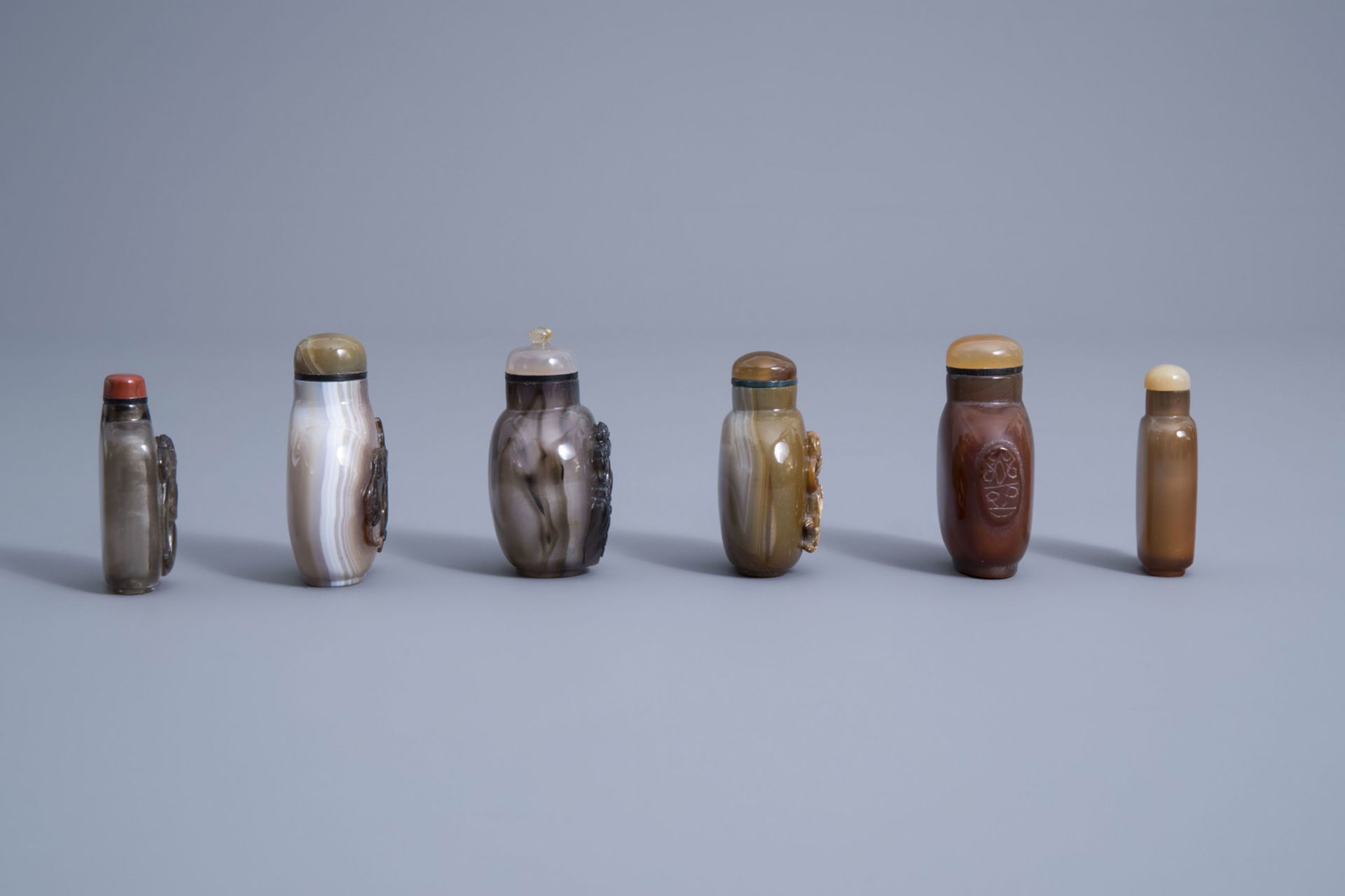Twelve Chinese agate snuff bottles, 19th/20th C. - Image 10 of 14