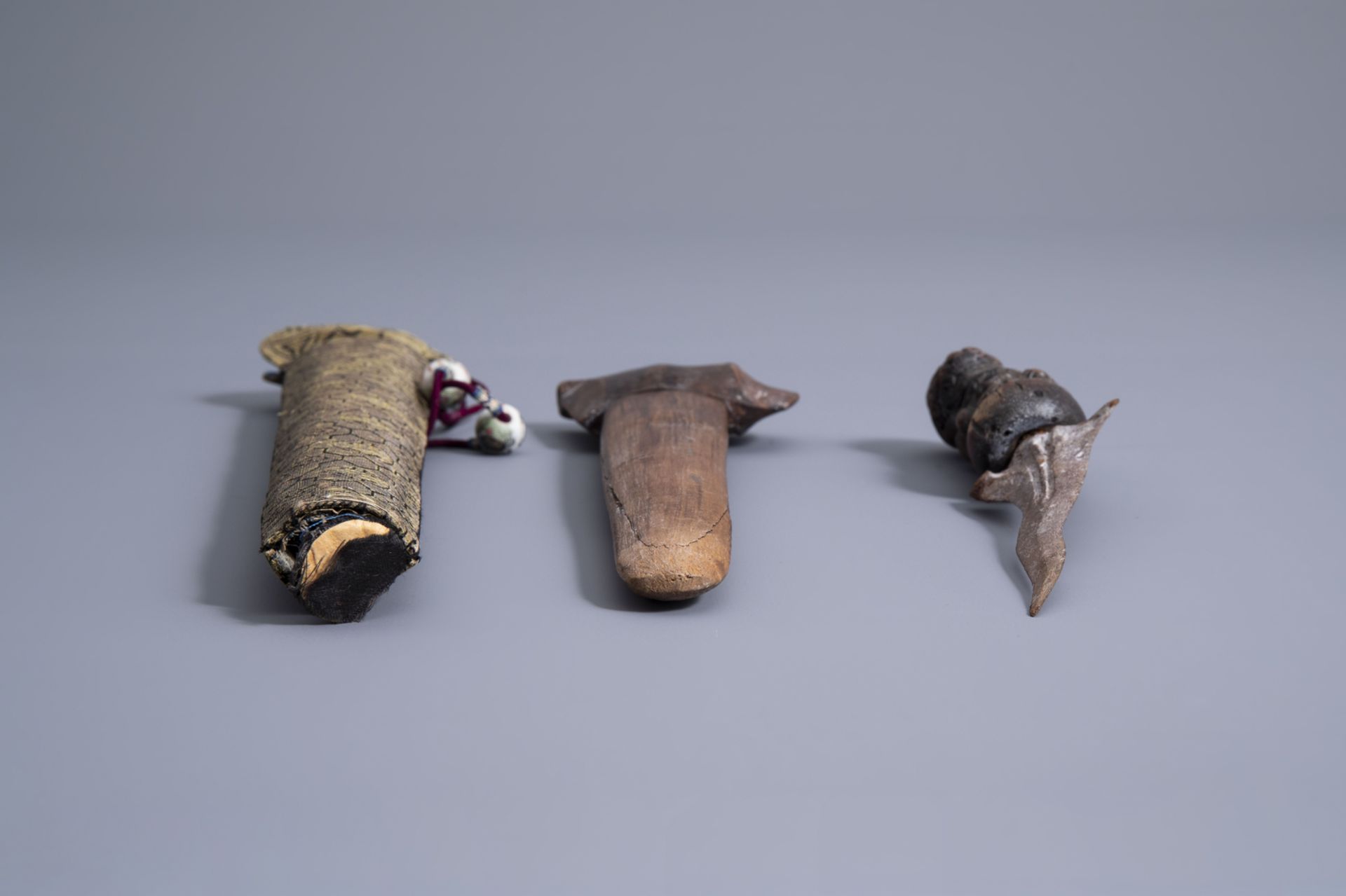 Three Tibetan miniature weapons, an Indonesian betel nut cracker and a kris, 19th/20th C. - Image 11 of 11
