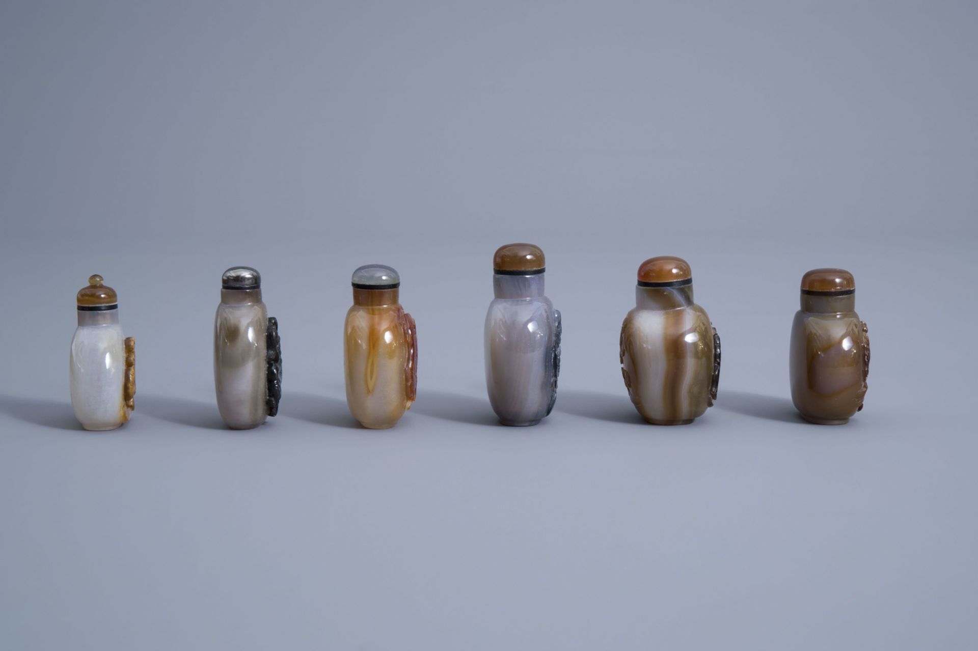 Twelve Chinese agate snuff bottles, 19th/20th C. - Image 4 of 14