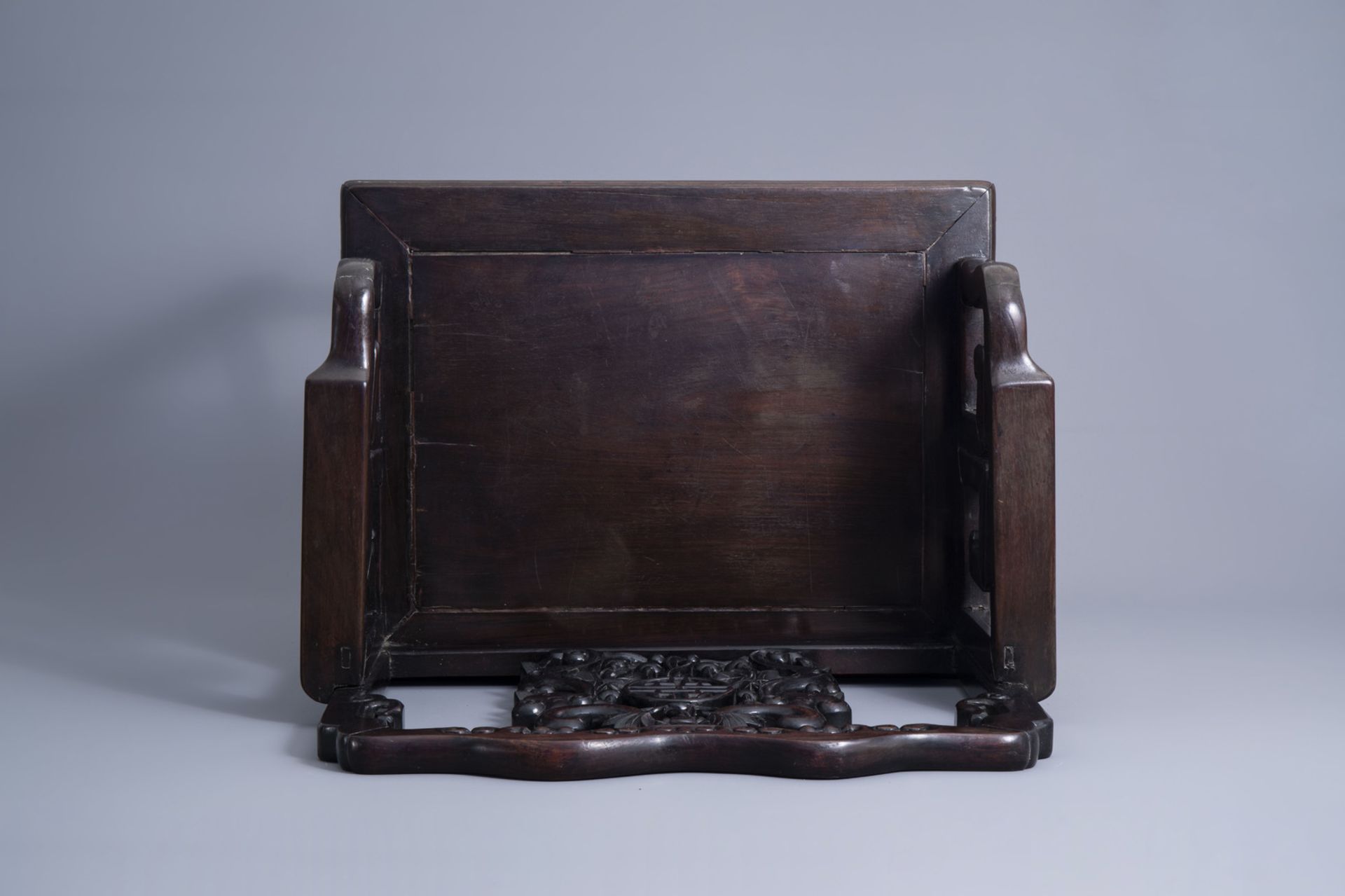 A Chinese wooden chair, 19th C. - Image 6 of 7