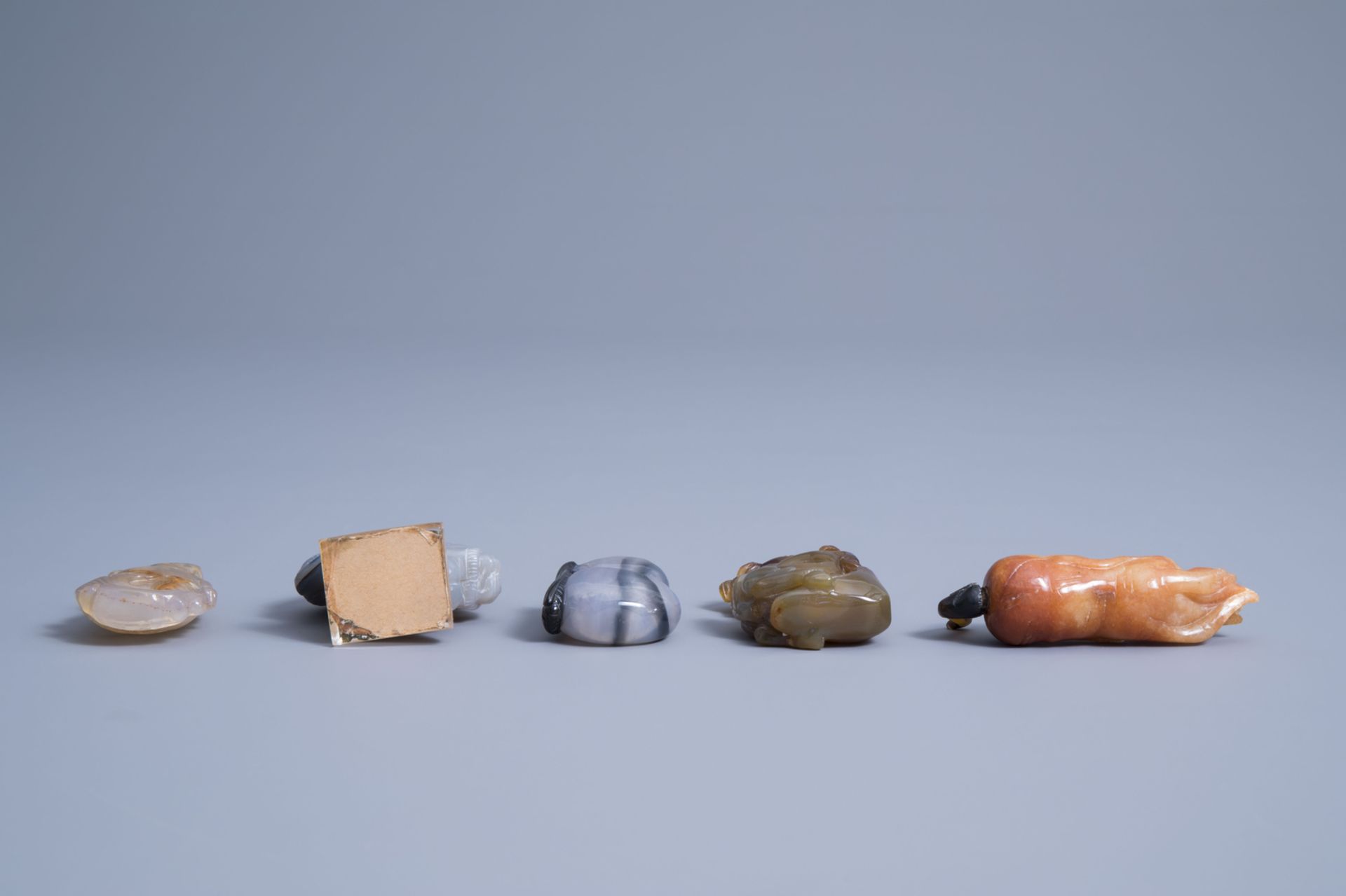 Ten Chinese hardstone and agate snuff bottles, 19th/20th C. - Image 12 of 13