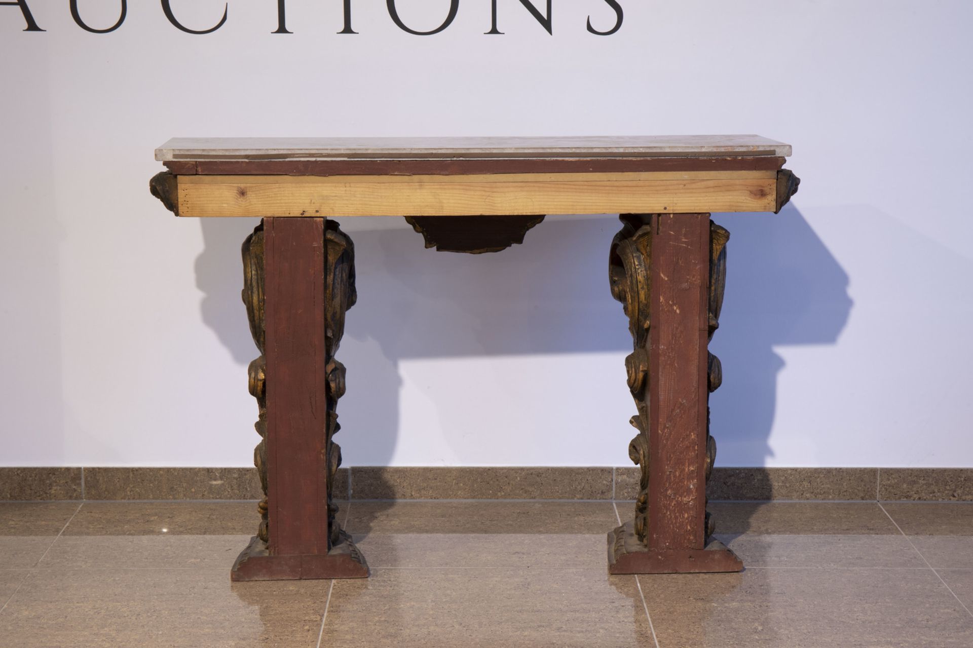 A Portuguese wooden wall console with marble top and matching Louis XV style mirror, 20th C. - Image 4 of 9