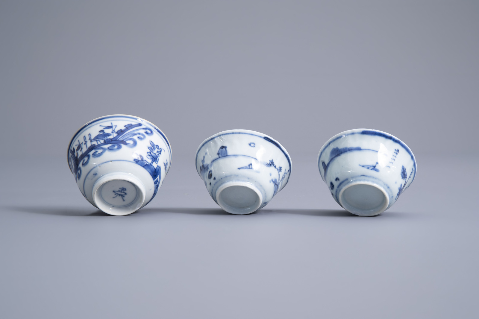 Nine Chinese blue and white cups and fourteen saucers, Kangxi - Image 16 of 16