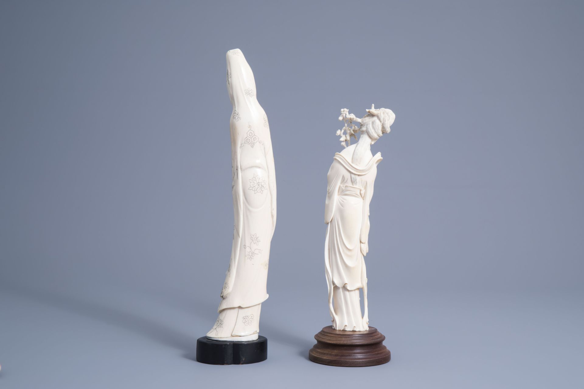 A large Chinese ivory figure of Guanyin and one of a lady with blossoming branches, early 20th C. - Image 3 of 6