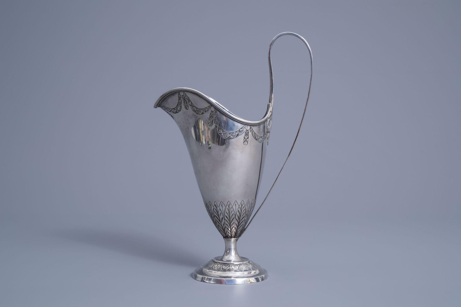 A French Neoclassic silver jug, maker's mark V with a flower, 18th/19th C. - Image 4 of 8