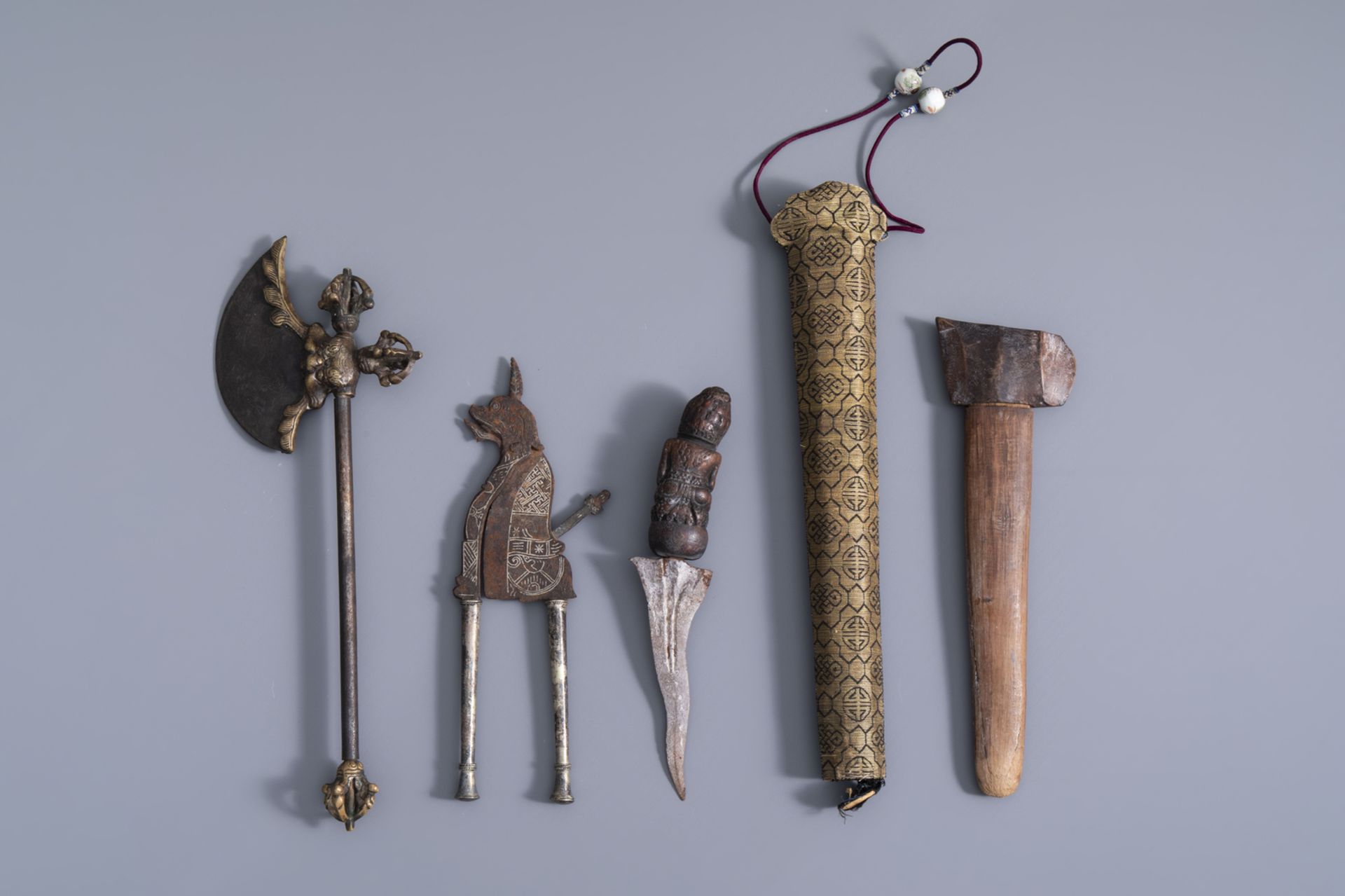 Three Tibetan miniature weapons, an Indonesian betel nut cracker and a kris, 19th/20th C. - Image 3 of 11