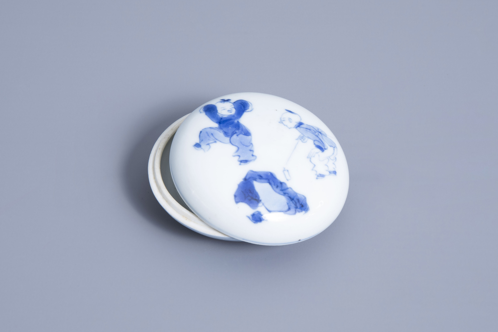 A Chinese blue and white seal paste box and cover with playing boys, Kangxi