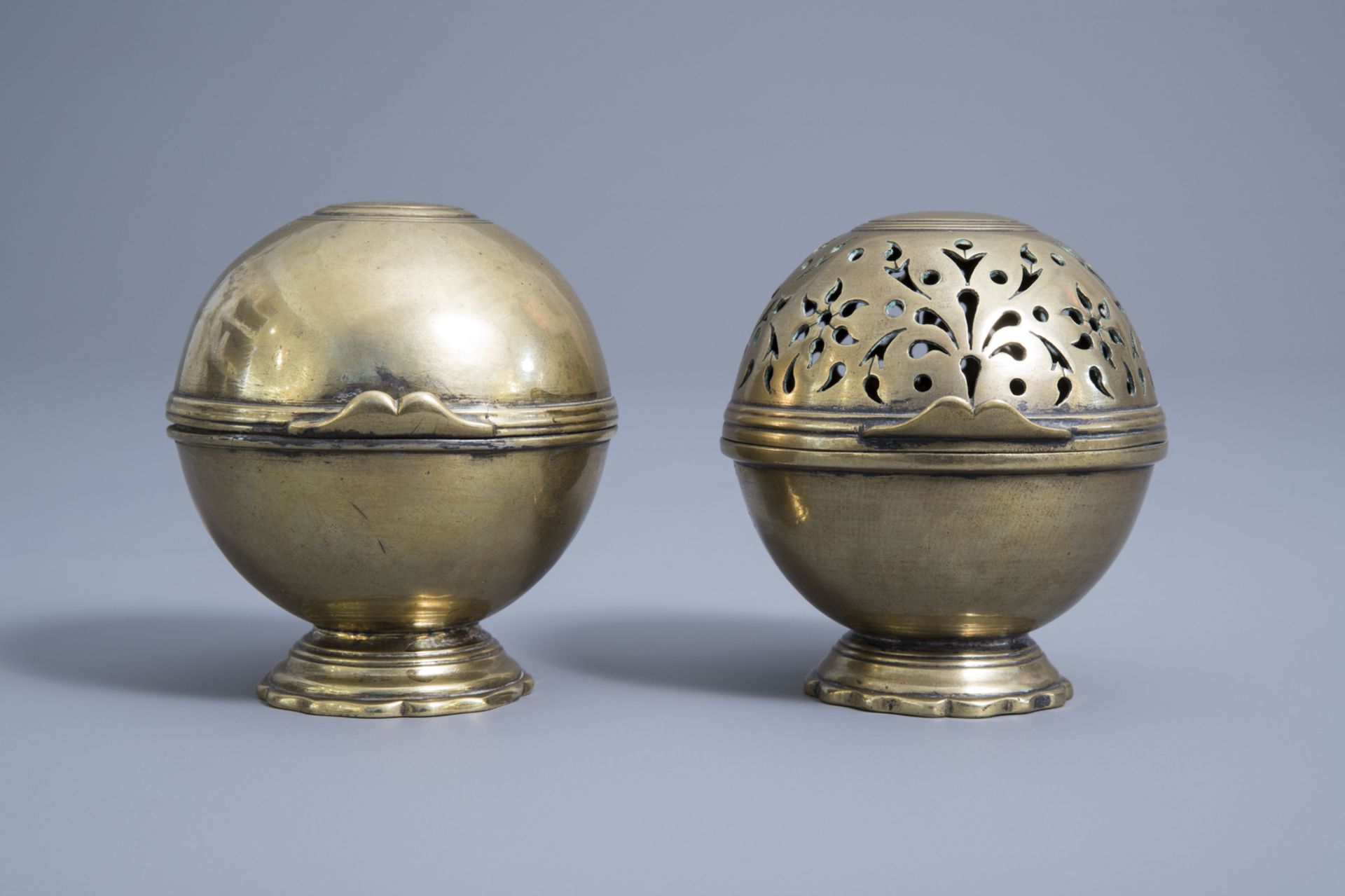 Two French Baroque sphere shaped hand warmers, ca. 1700 - Image 3 of 9