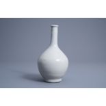 A Japanese monochrome white Arita bottle vase, Edo, 17th/18th C.