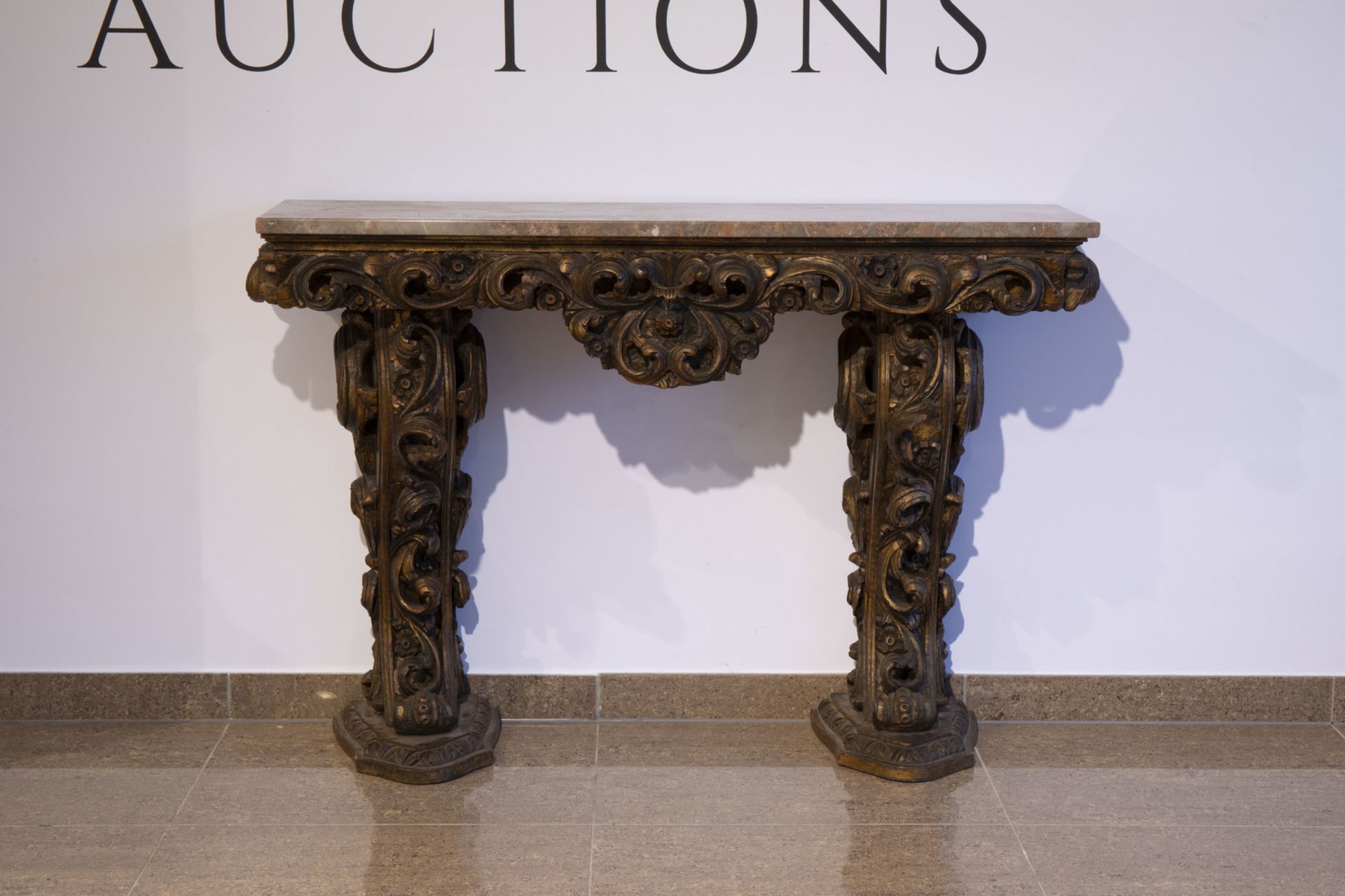 A Portuguese wooden wall console with marble top and matching Louis XV style mirror, 20th C. - Image 6 of 9