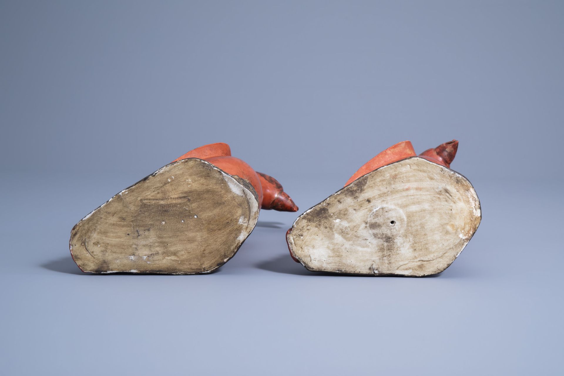 A pair of Chinese coral red and brown models of parrots, 20th C. - Image 6 of 7