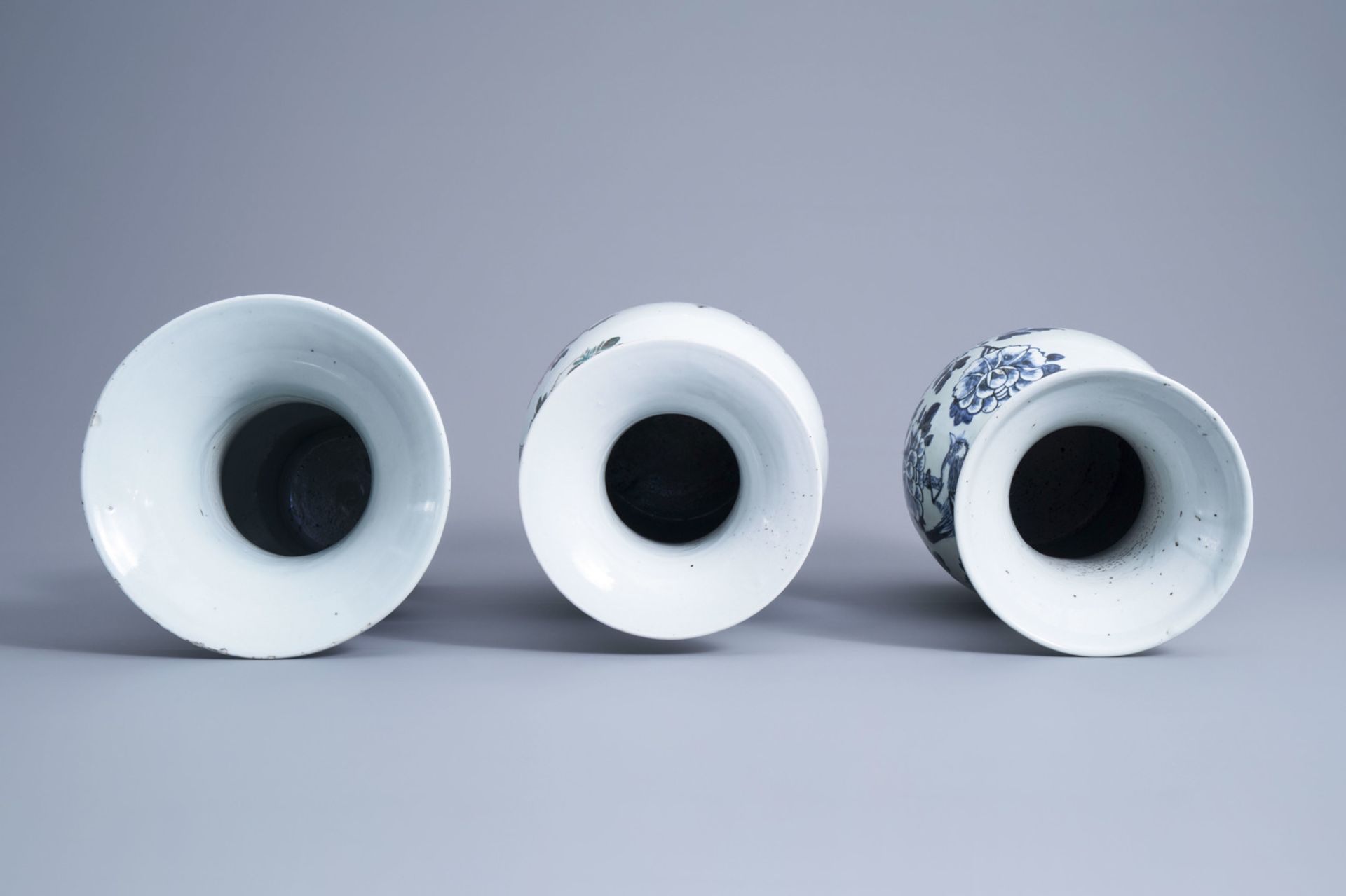 Three various Chinese blue, white and qianjiang cai vases, 19th/20th C. - Image 5 of 6