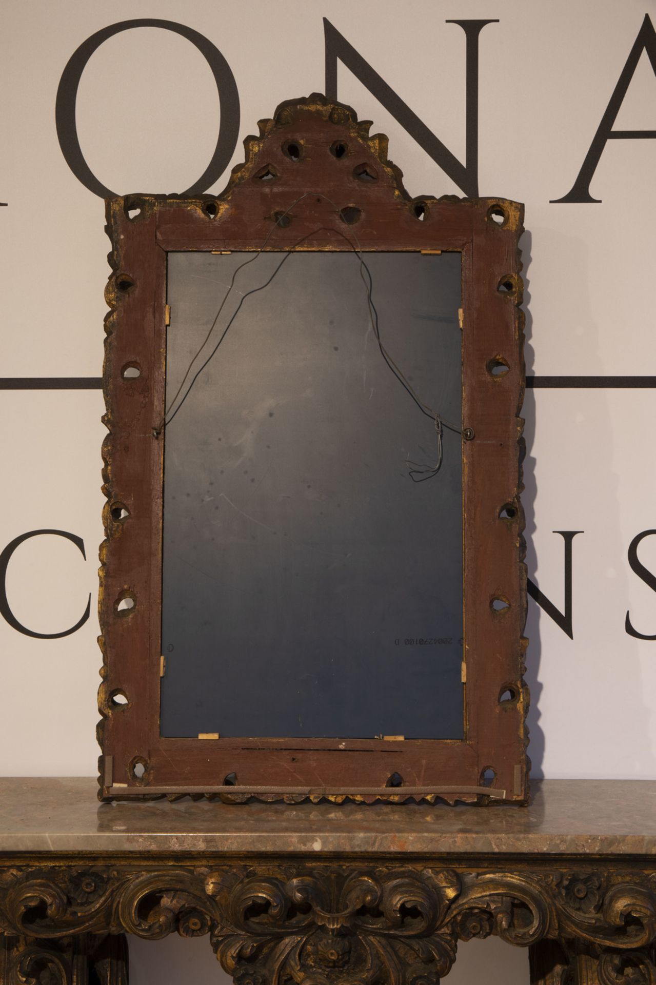 A Portuguese wooden wall console with marble top and matching Louis XV style mirror, 20th C. - Image 7 of 9