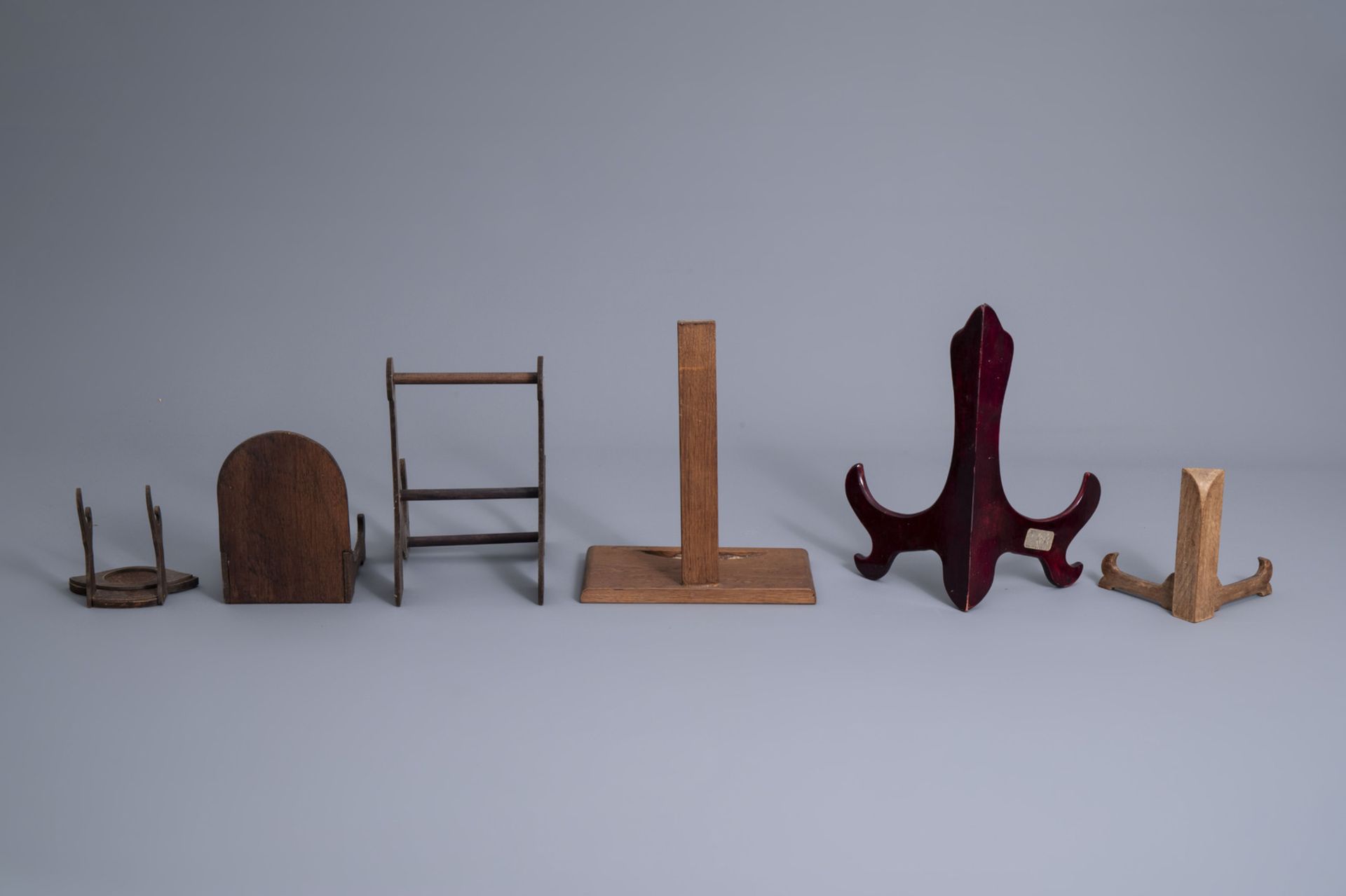 A collection of Chinese wooden stands and a collection of plate holders, 19th/20th C. - Image 10 of 13